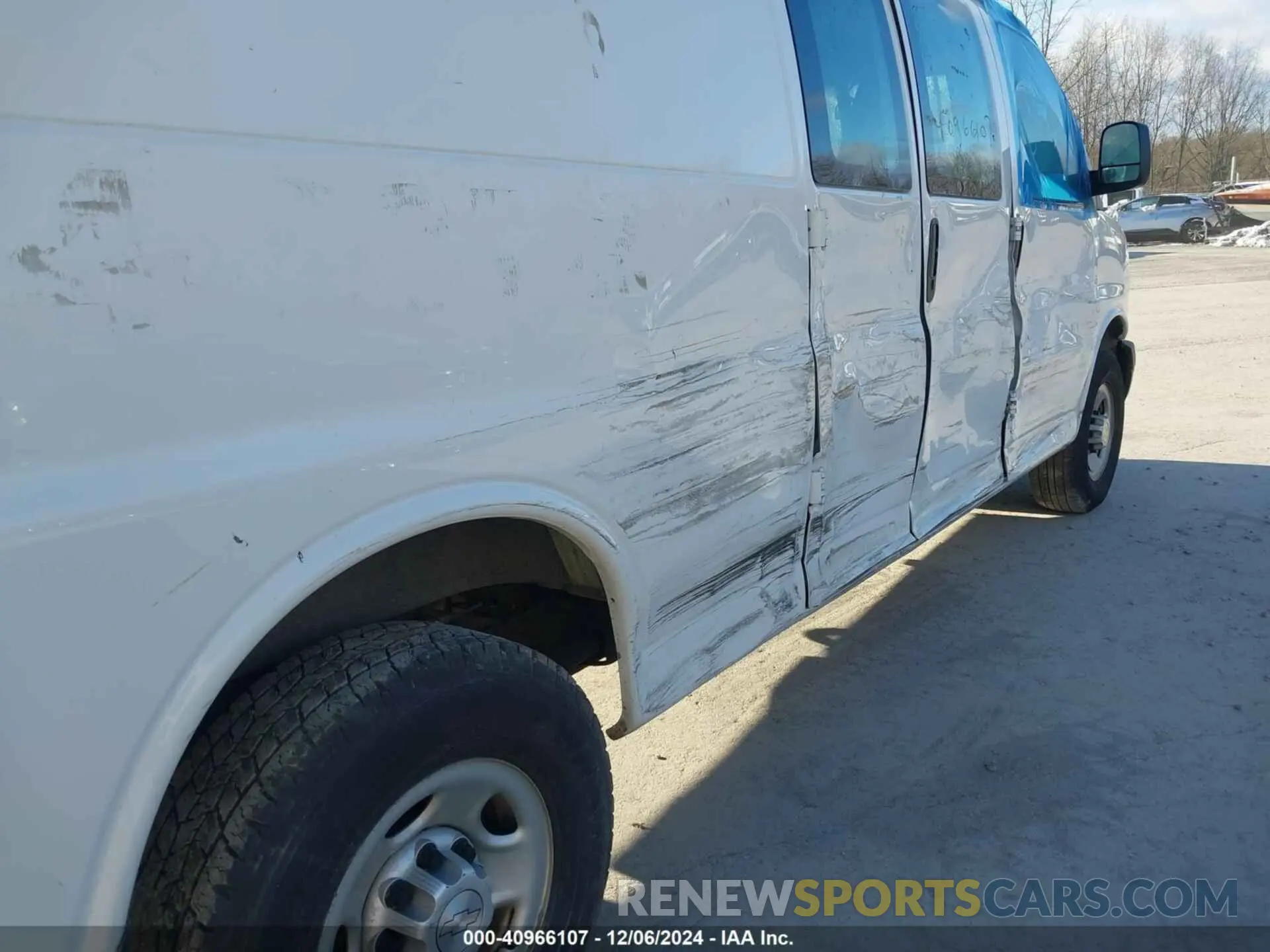 17 fotografías del automóvil dañado 1GCWGBFG4L1155123 CHEVROLET EXPRESS CARGO 2020