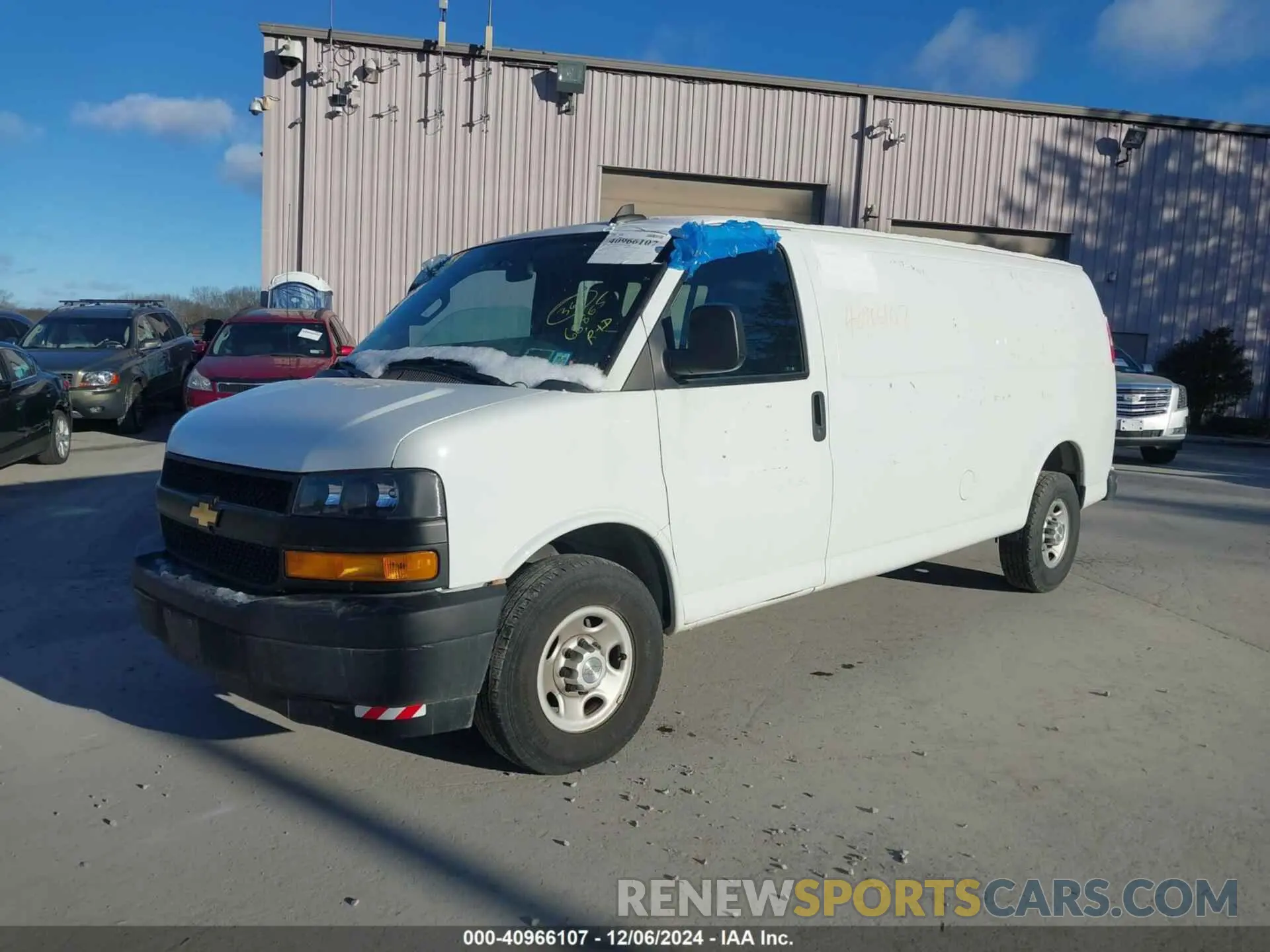 2 fotografías del automóvil dañado 1GCWGBFG4L1155123 CHEVROLET EXPRESS CARGO 2020