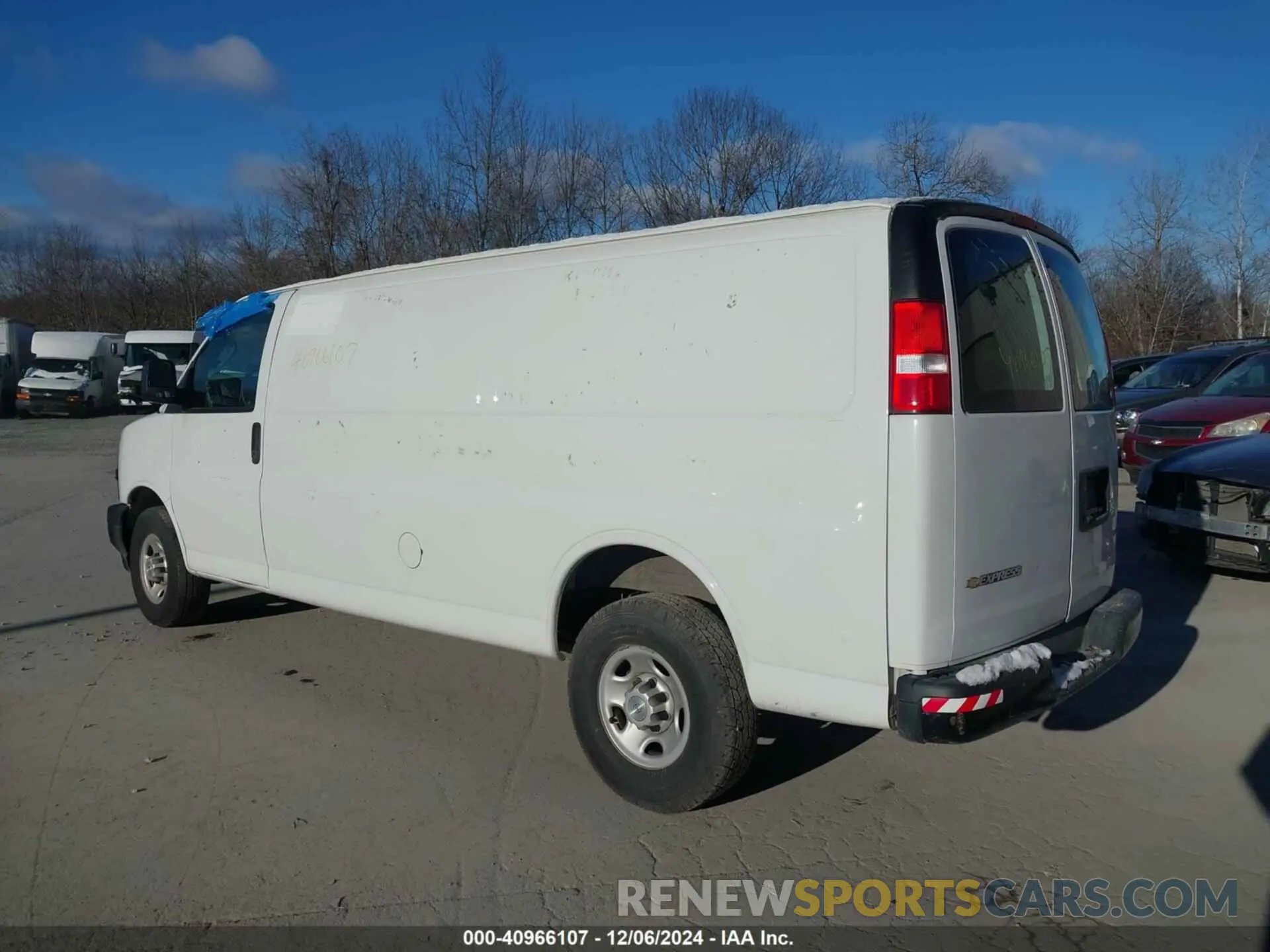 3 fotografías del automóvil dañado 1GCWGBFG4L1155123 CHEVROLET EXPRESS CARGO 2020