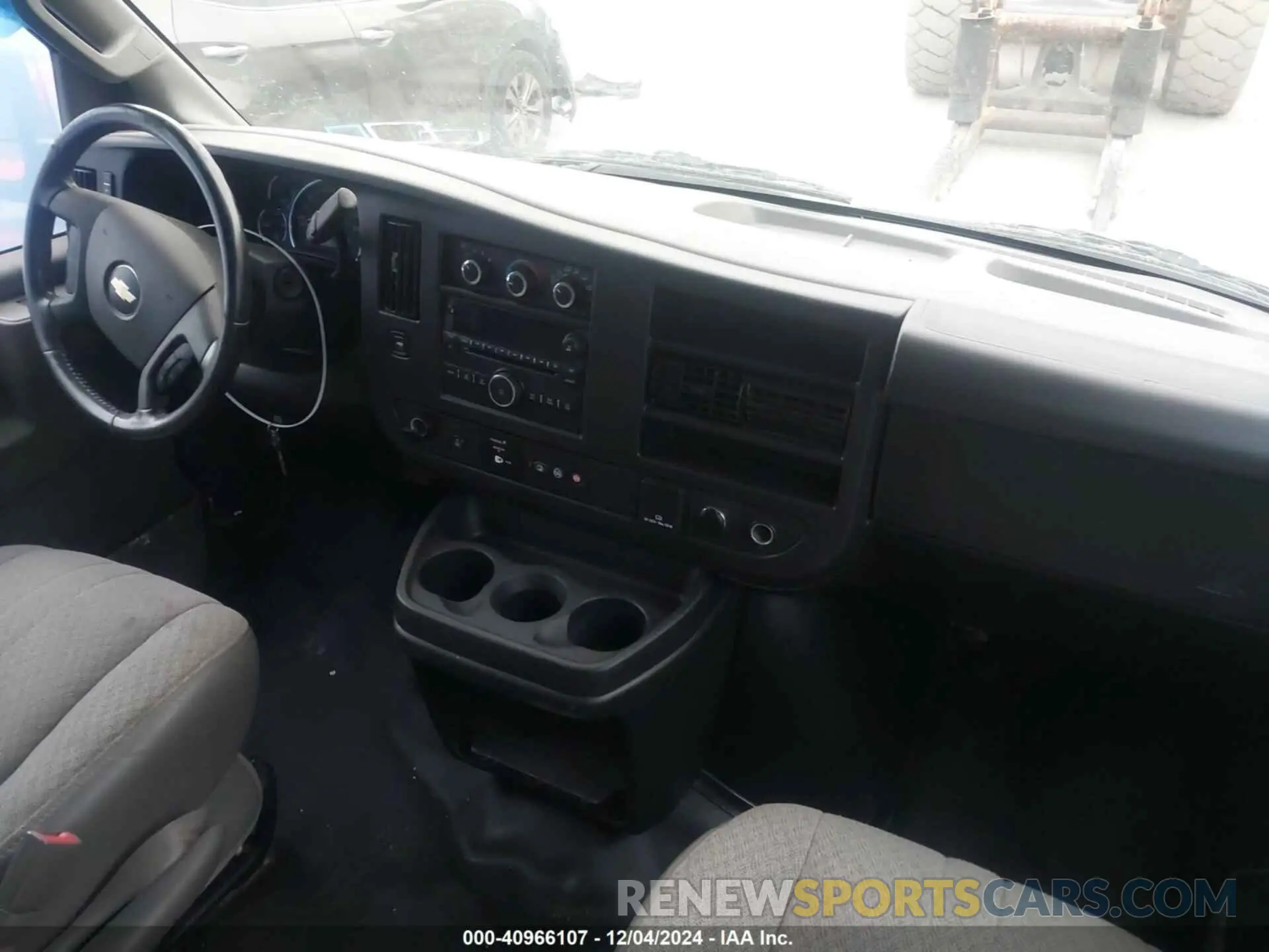 5 fotografías del automóvil dañado 1GCWGBFG4L1155123 CHEVROLET EXPRESS CARGO 2020