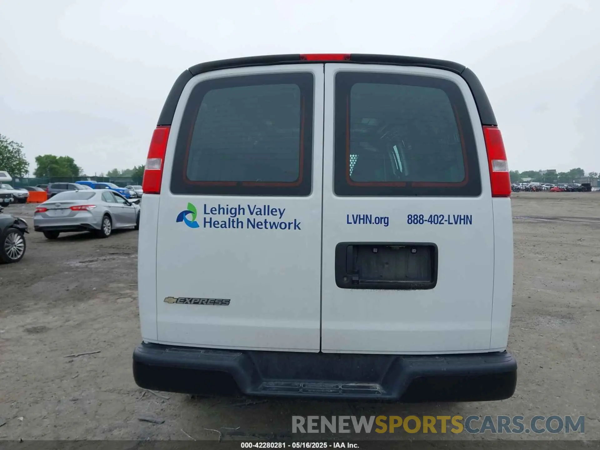 15 fotografías del automóvil dañado 1GCWGBFP0L1223210 CHEVROLET EXPRESS CARGO 2020