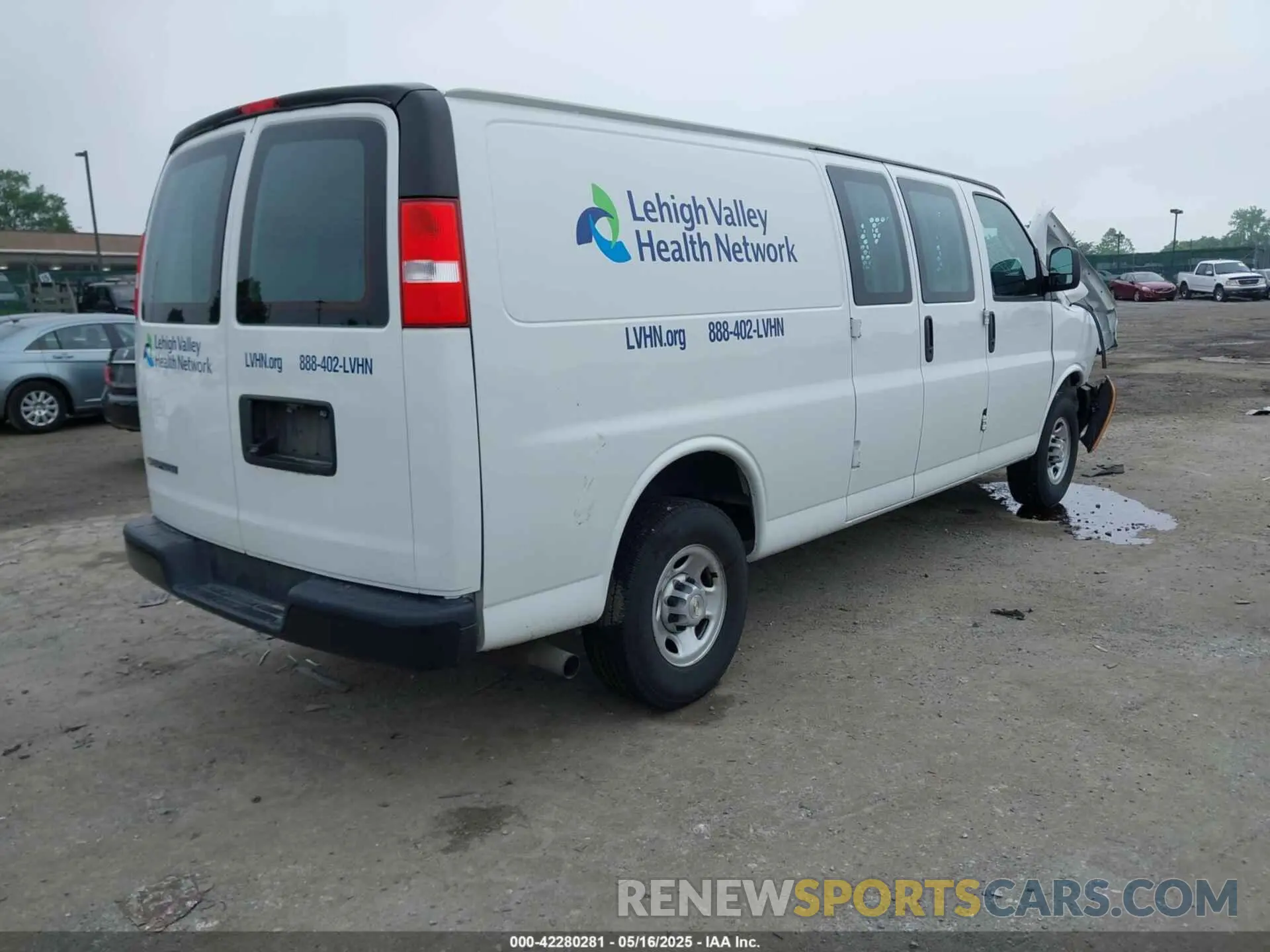4 fotografías del automóvil dañado 1GCWGBFP0L1223210 CHEVROLET EXPRESS CARGO 2020