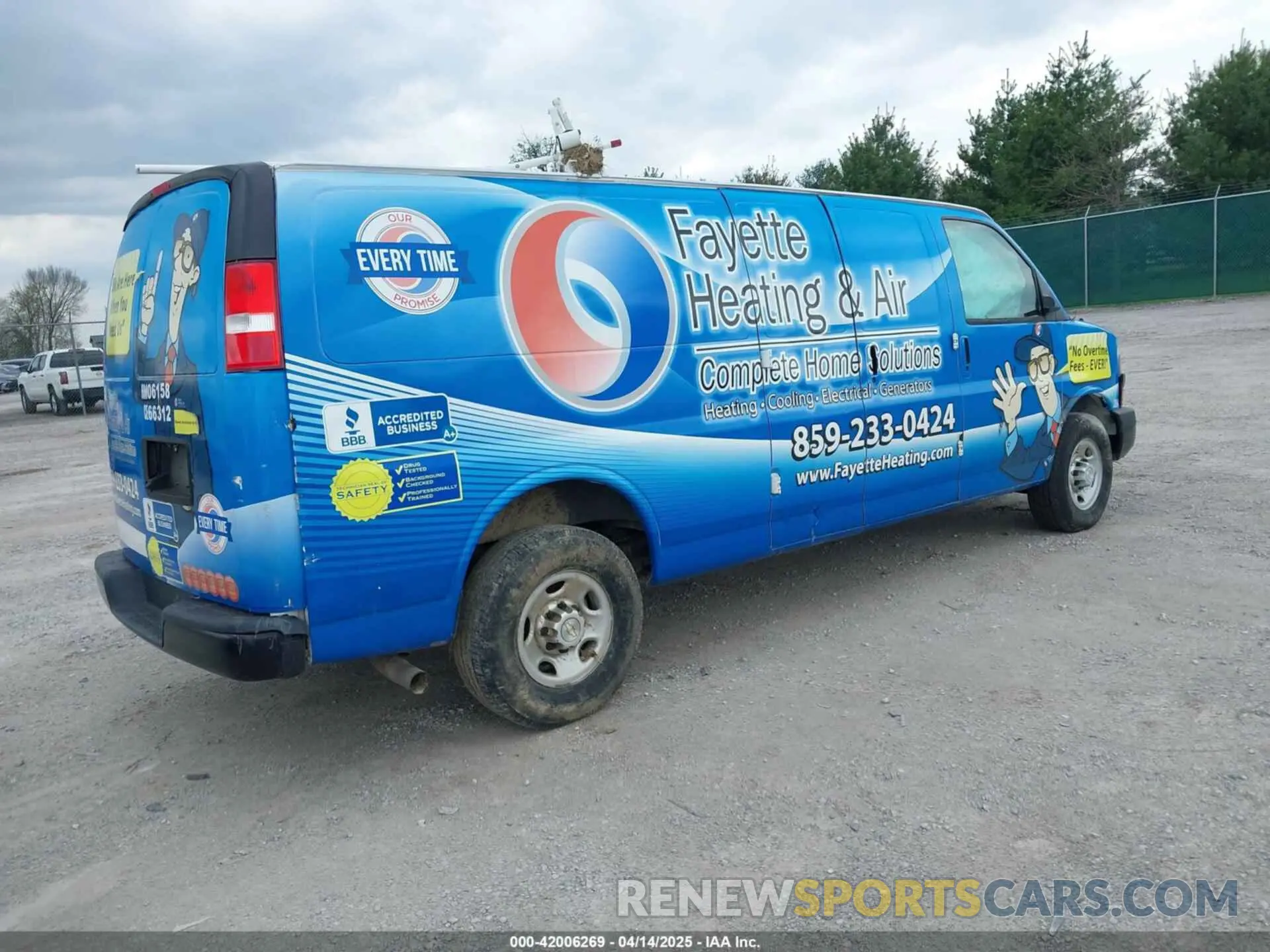 4 fotografías del automóvil dañado 1GCWGBFP2L1263434 CHEVROLET EXPRESS CARGO 2020
