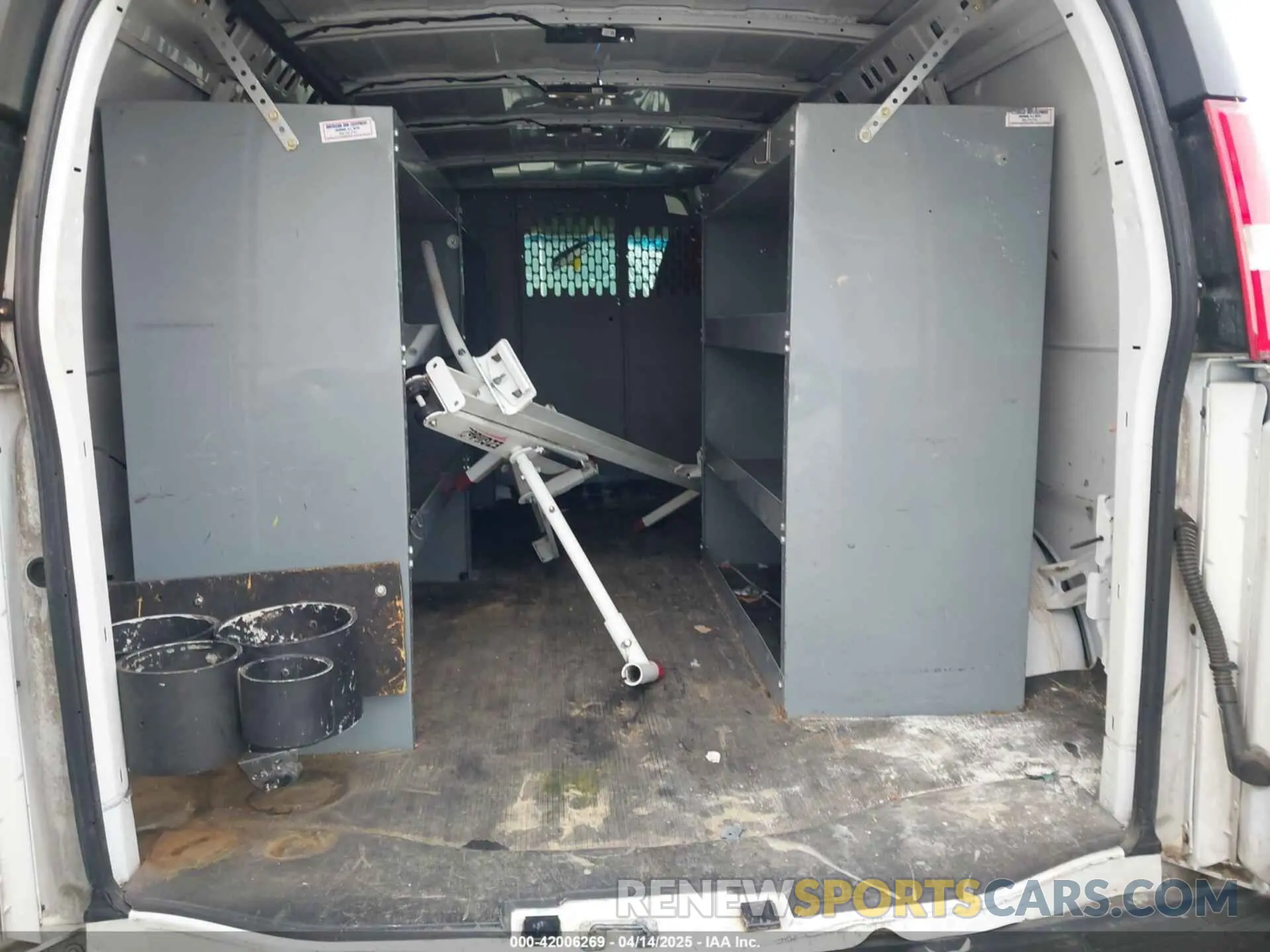 8 fotografías del automóvil dañado 1GCWGBFP2L1263434 CHEVROLET EXPRESS CARGO 2020