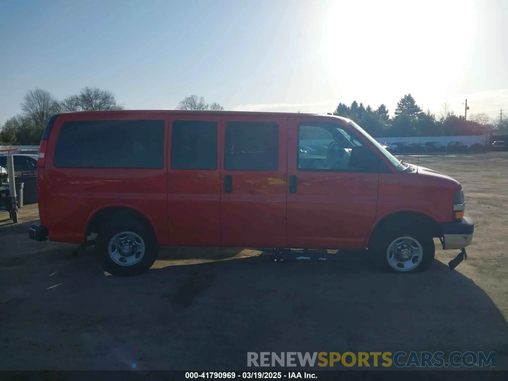 14 fotografías del automóvil dañado 1GCZGGFG5L1188853 CHEVROLET EXPRESS CARGO 2020