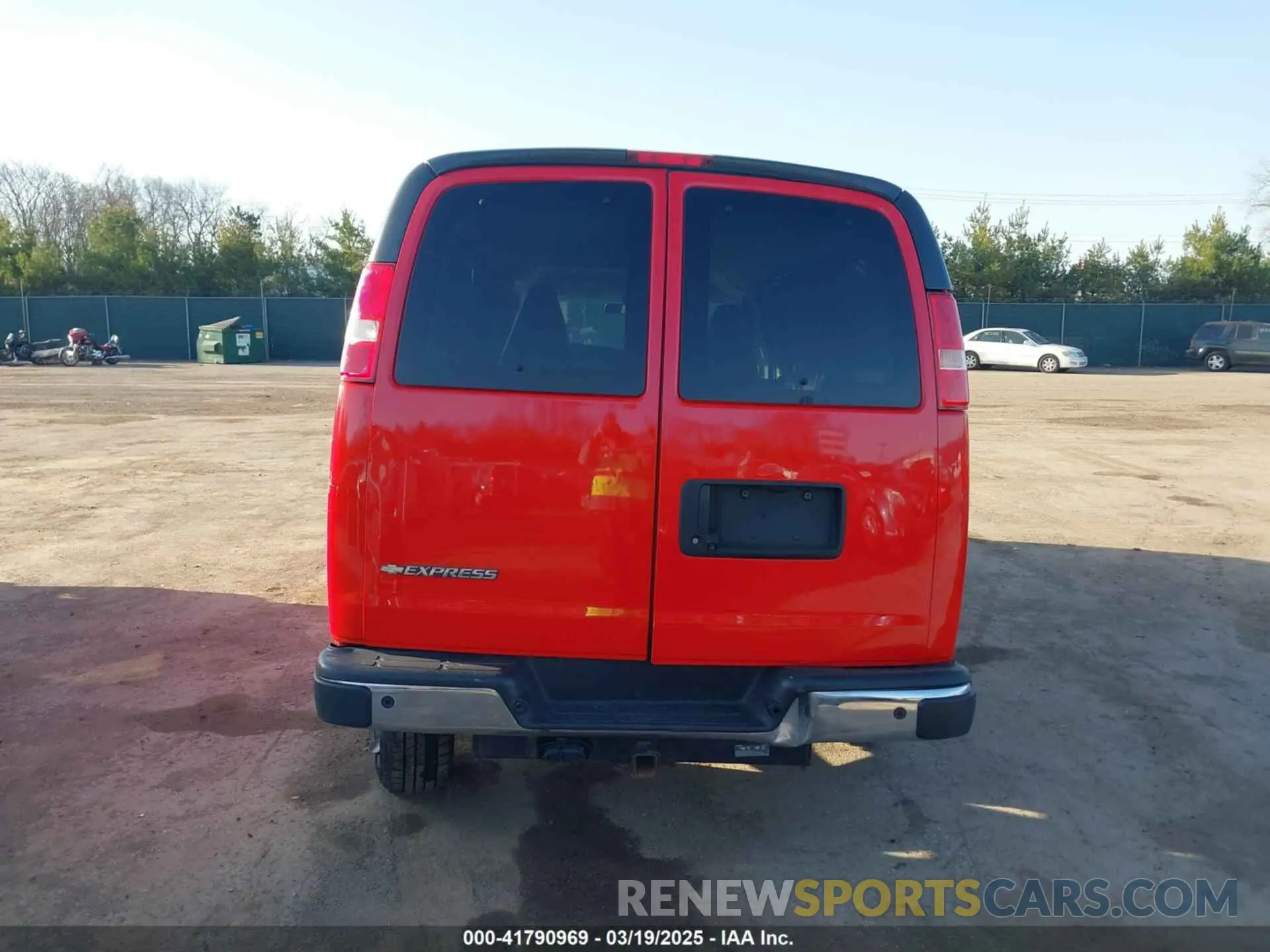 17 fotografías del automóvil dañado 1GCZGGFG5L1188853 CHEVROLET EXPRESS CARGO 2020