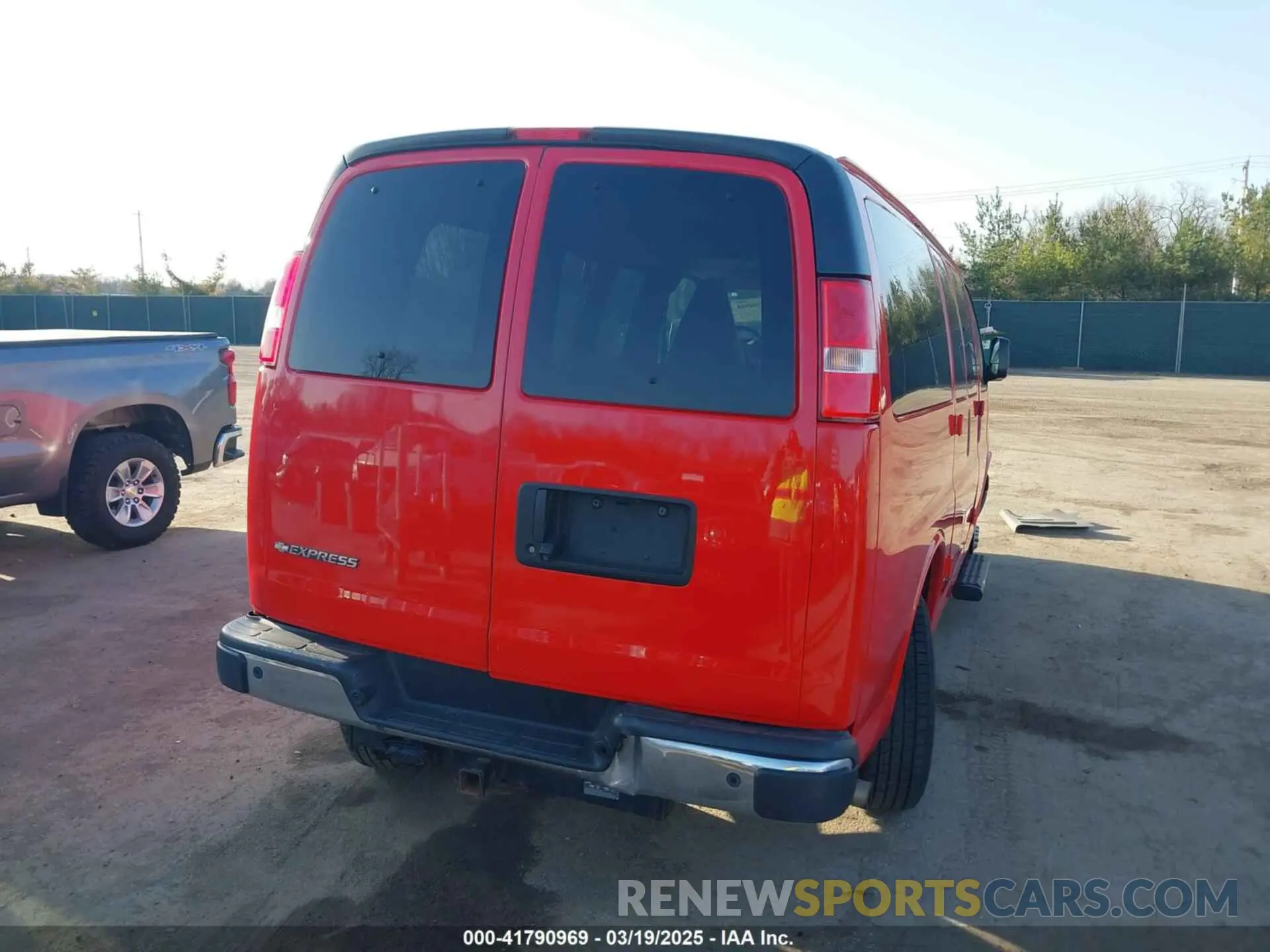 4 fotografías del automóvil dañado 1GCZGGFG5L1188853 CHEVROLET EXPRESS CARGO 2020
