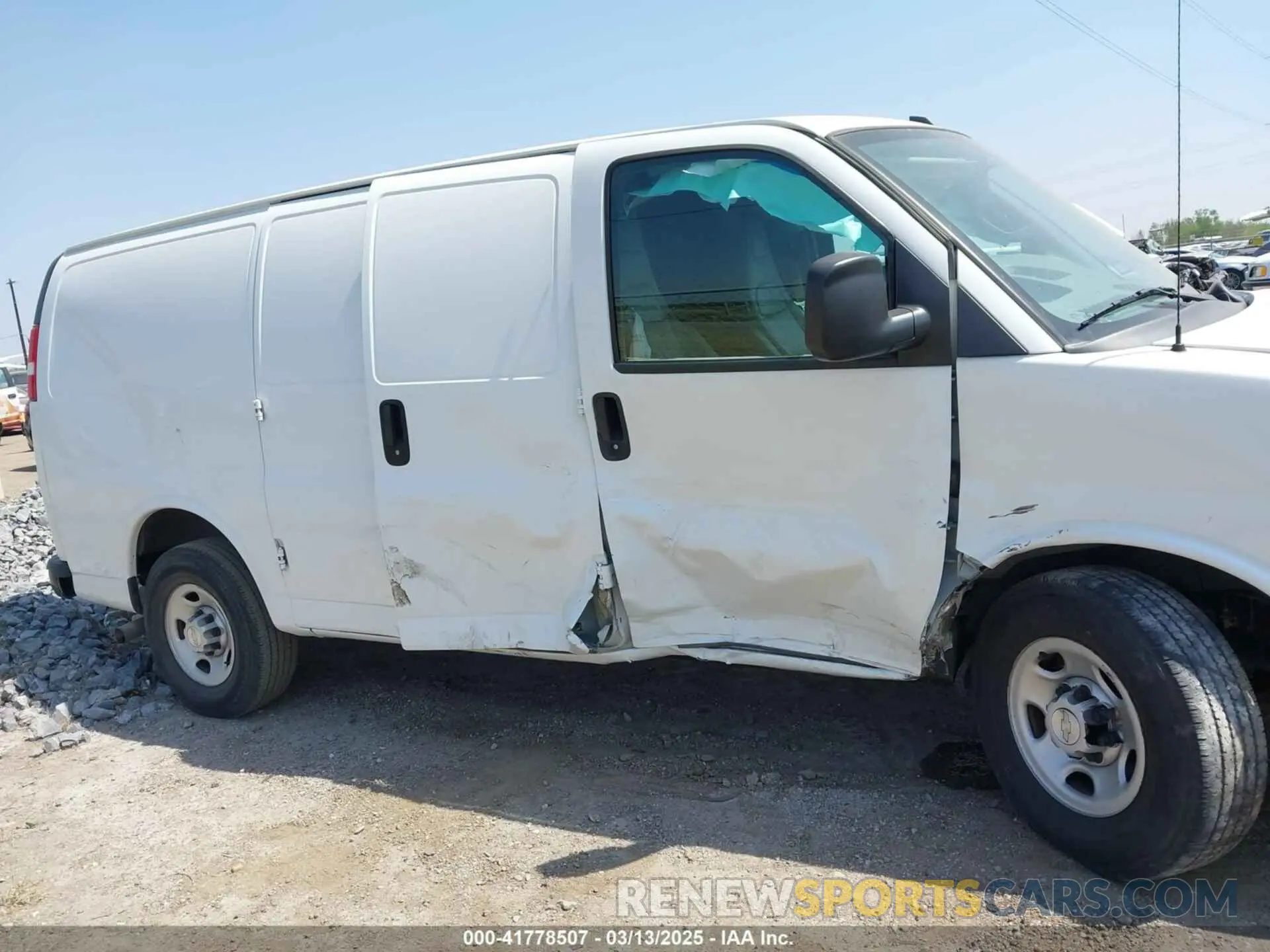 13 fotografías del automóvil dañado 1GCWGAF70M1237863 CHEVROLET EXPRESS CARGO 2021