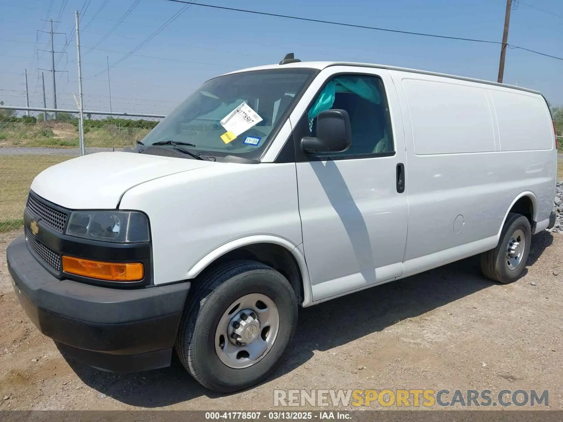 2 fotografías del automóvil dañado 1GCWGAF70M1237863 CHEVROLET EXPRESS CARGO 2021