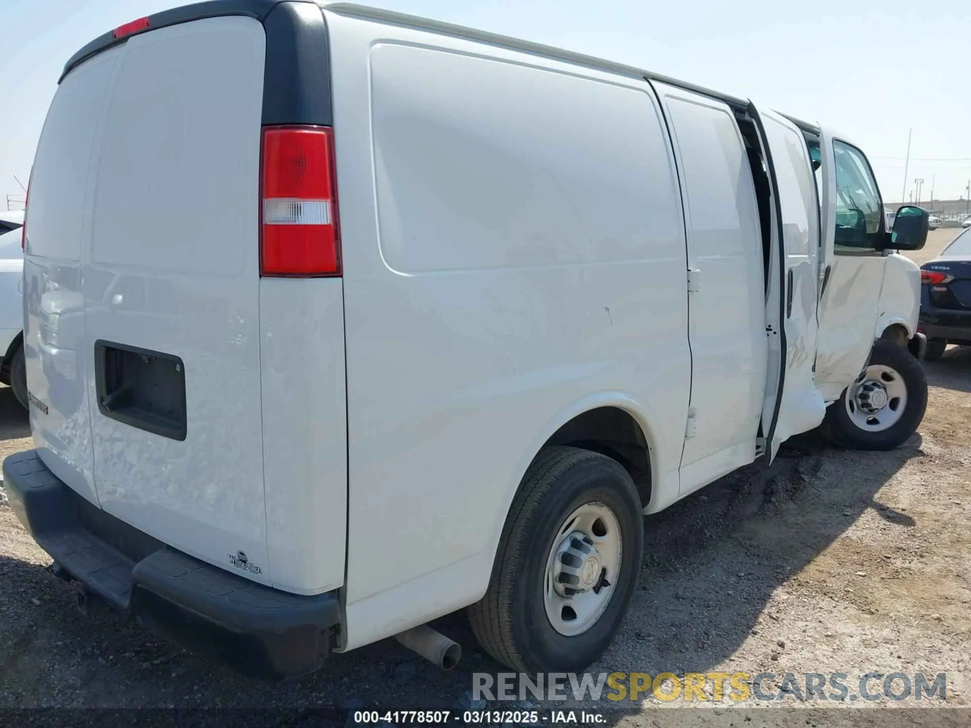4 fotografías del automóvil dañado 1GCWGAF70M1237863 CHEVROLET EXPRESS CARGO 2021