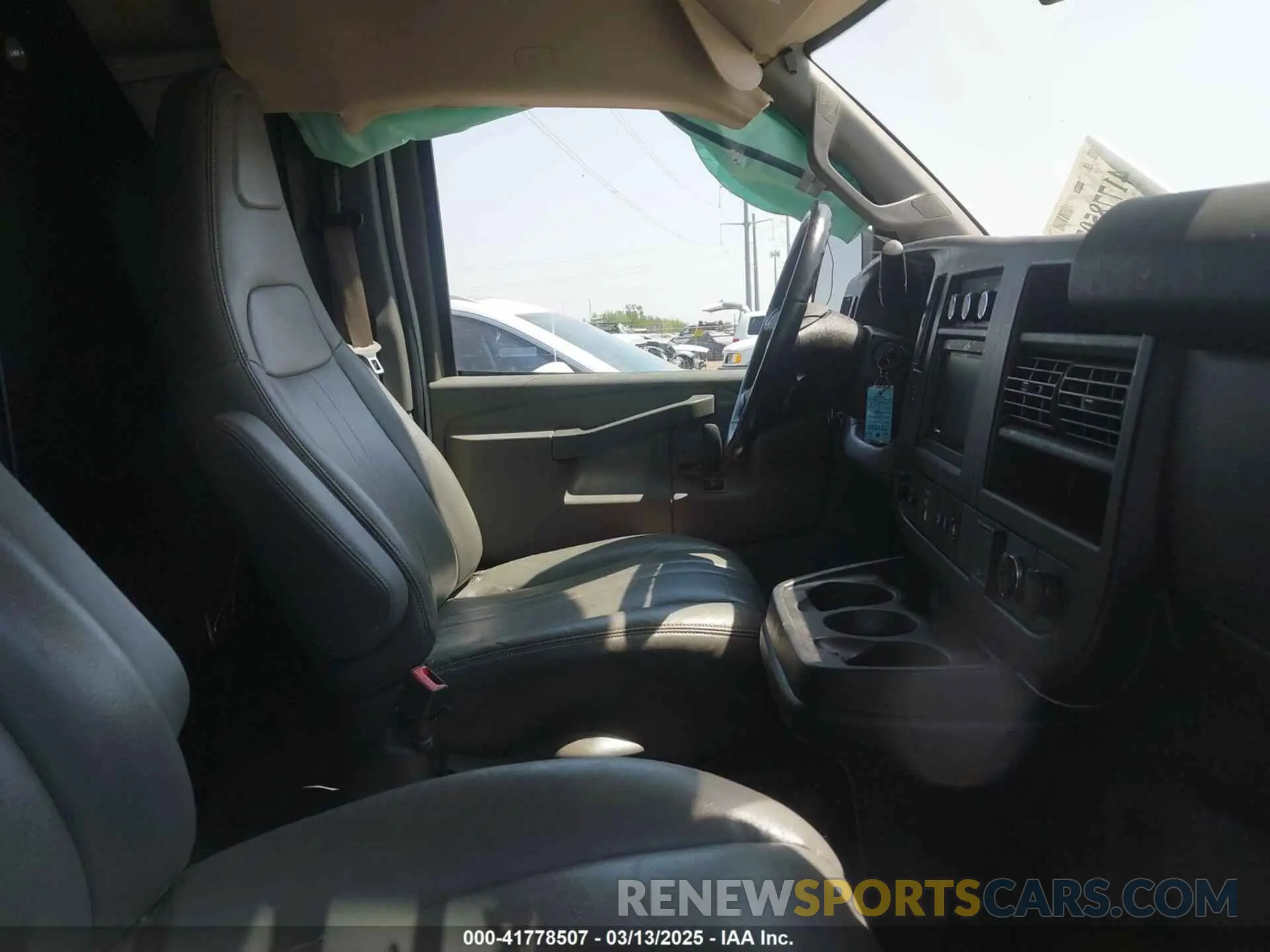 5 fotografías del automóvil dañado 1GCWGAF70M1237863 CHEVROLET EXPRESS CARGO 2021