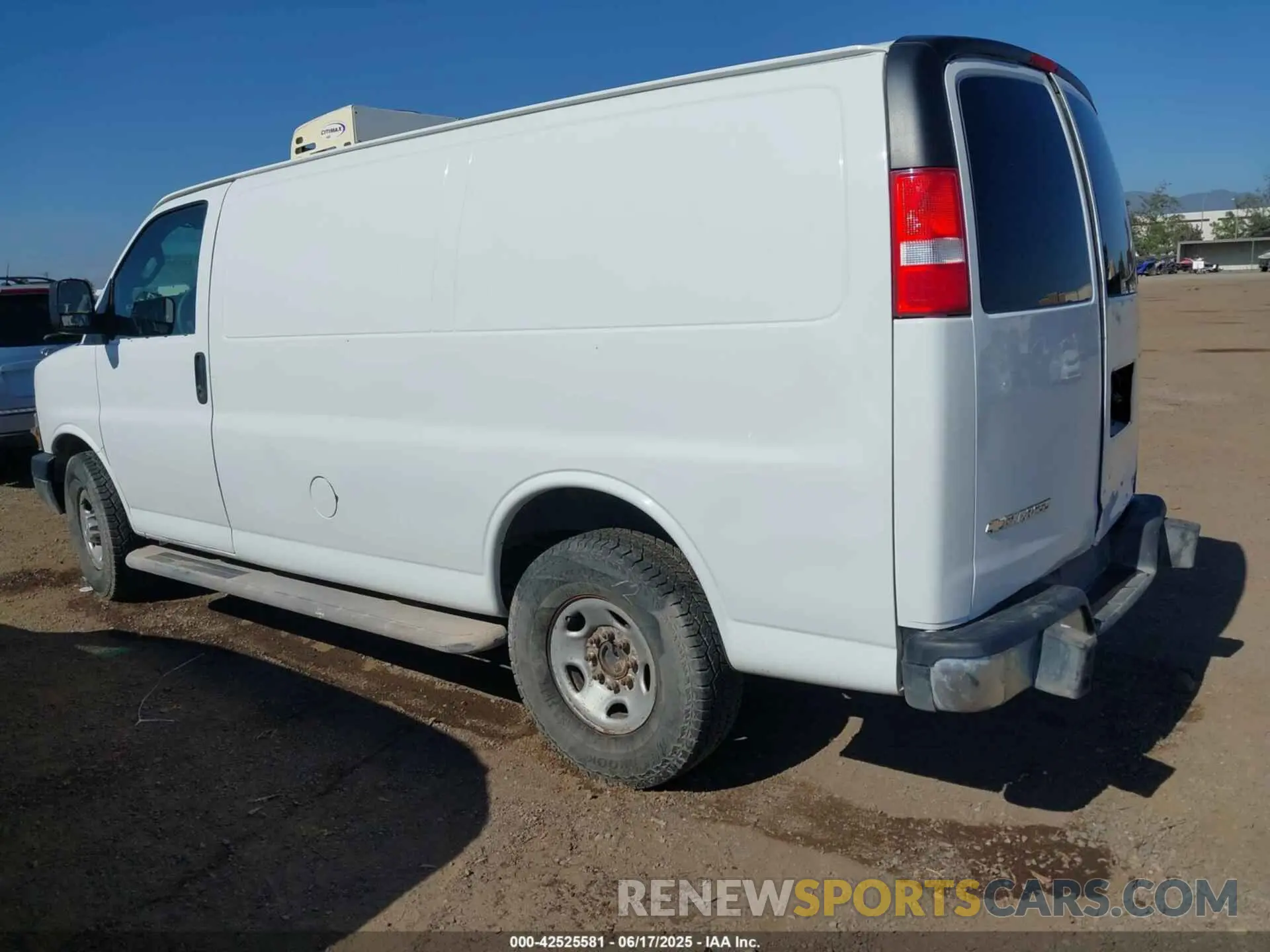 3 fotografías del automóvil dañado 1GCWGAF71M1242604 CHEVROLET EXPRESS CARGO 2021