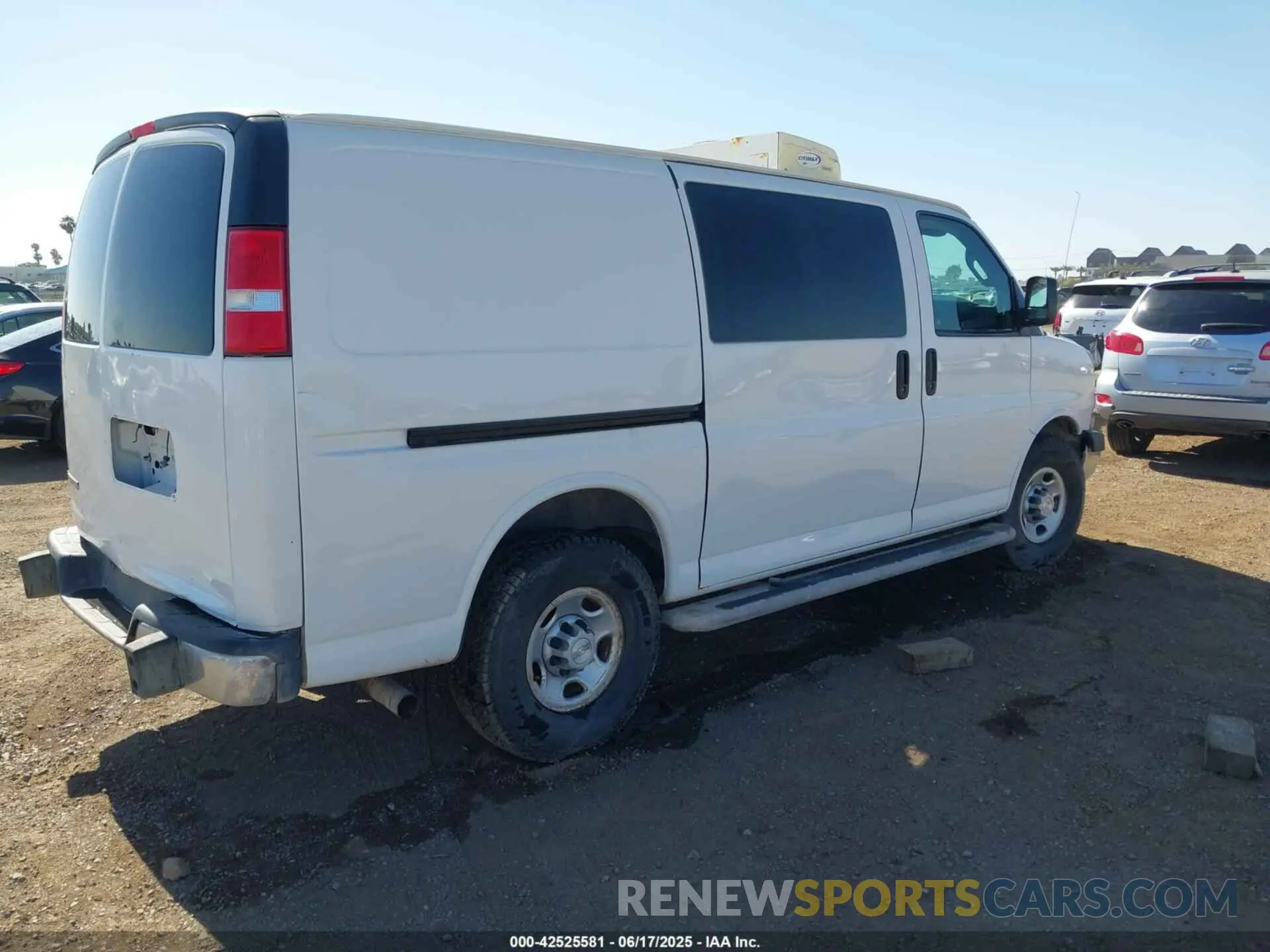 4 fotografías del automóvil dañado 1GCWGAF71M1242604 CHEVROLET EXPRESS CARGO 2021