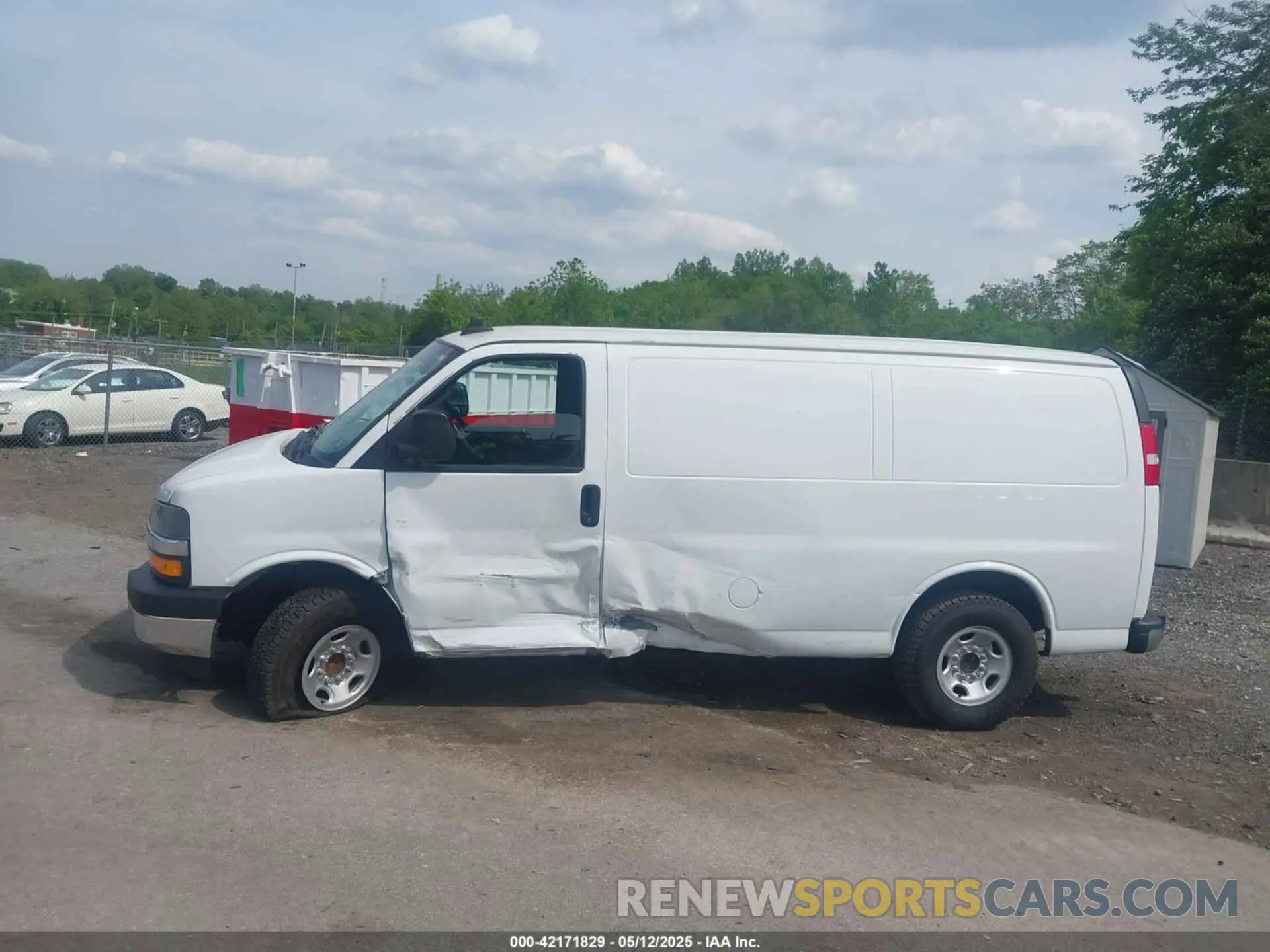 14 fotografías del automóvil dañado 1GCWGAF72M1208980 CHEVROLET EXPRESS CARGO 2021