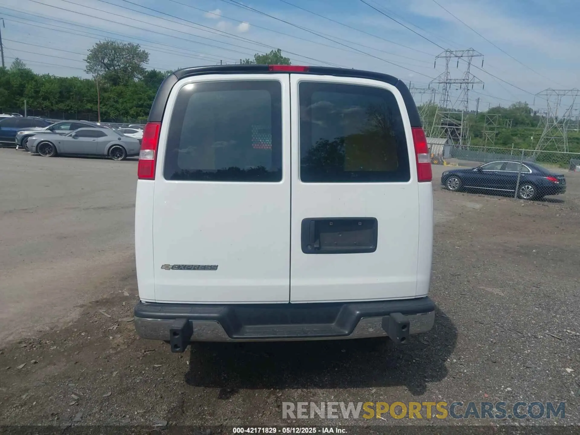 16 fotografías del automóvil dañado 1GCWGAF72M1208980 CHEVROLET EXPRESS CARGO 2021