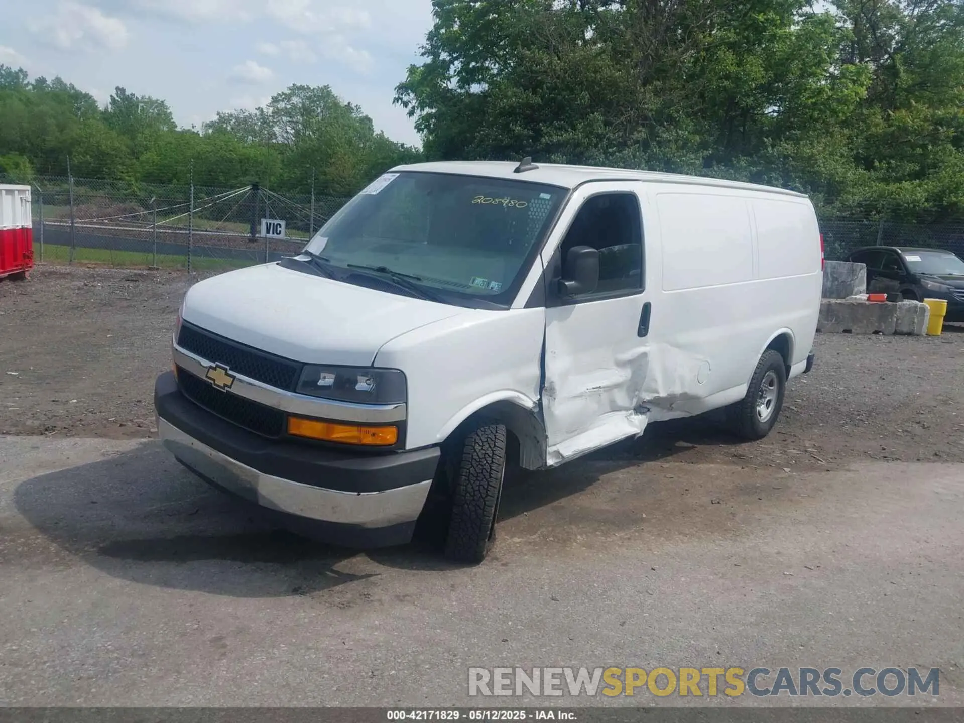 2 fotografías del automóvil dañado 1GCWGAF72M1208980 CHEVROLET EXPRESS CARGO 2021