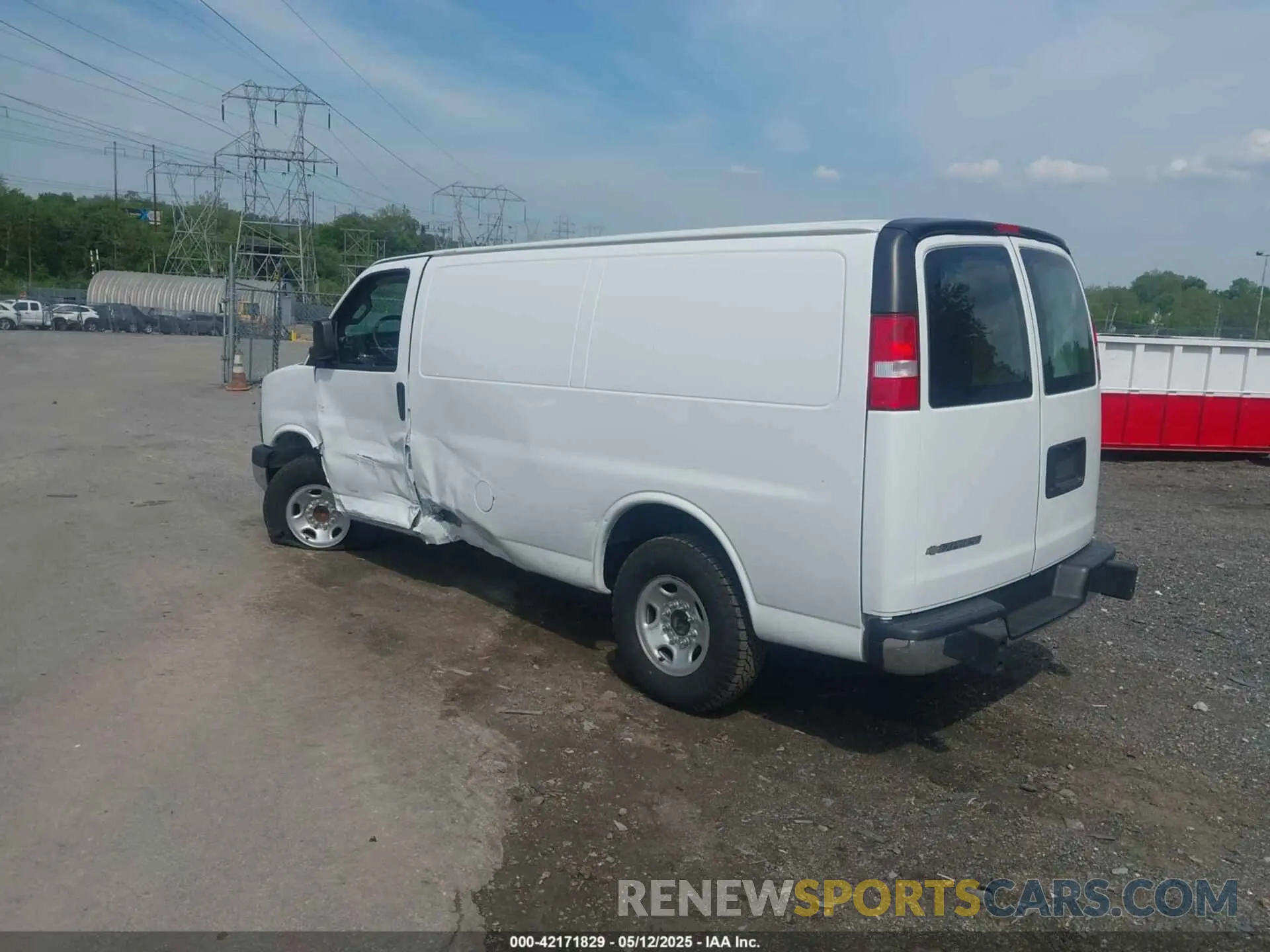 3 fotografías del automóvil dañado 1GCWGAF72M1208980 CHEVROLET EXPRESS CARGO 2021