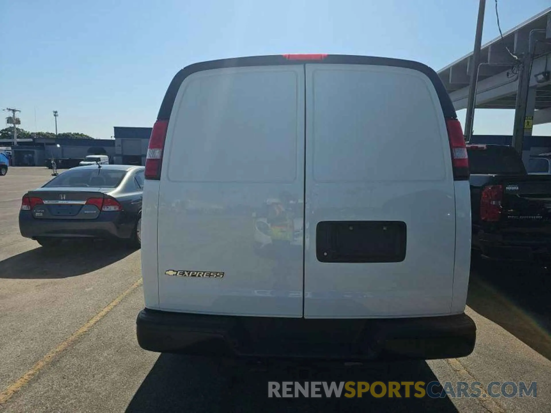 13 fotografías del automóvil dañado 1GCWGAFP1M1309427 CHEVROLET EXPRESS CARGO 2021
