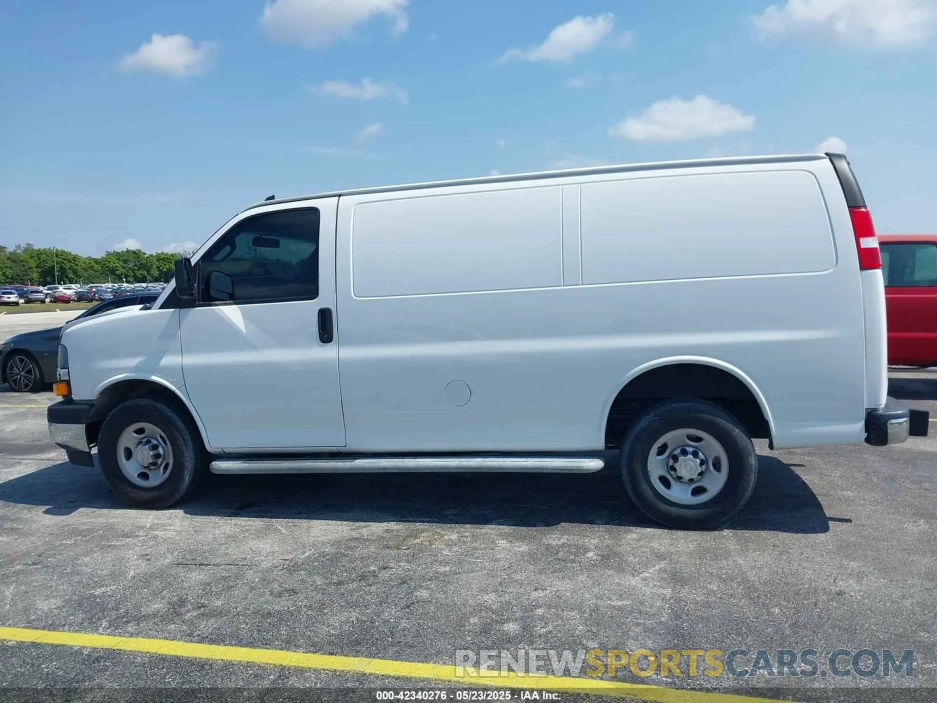 14 fotografías del automóvil dañado 1GCWGAFP2M1204749 CHEVROLET EXPRESS CARGO 2021