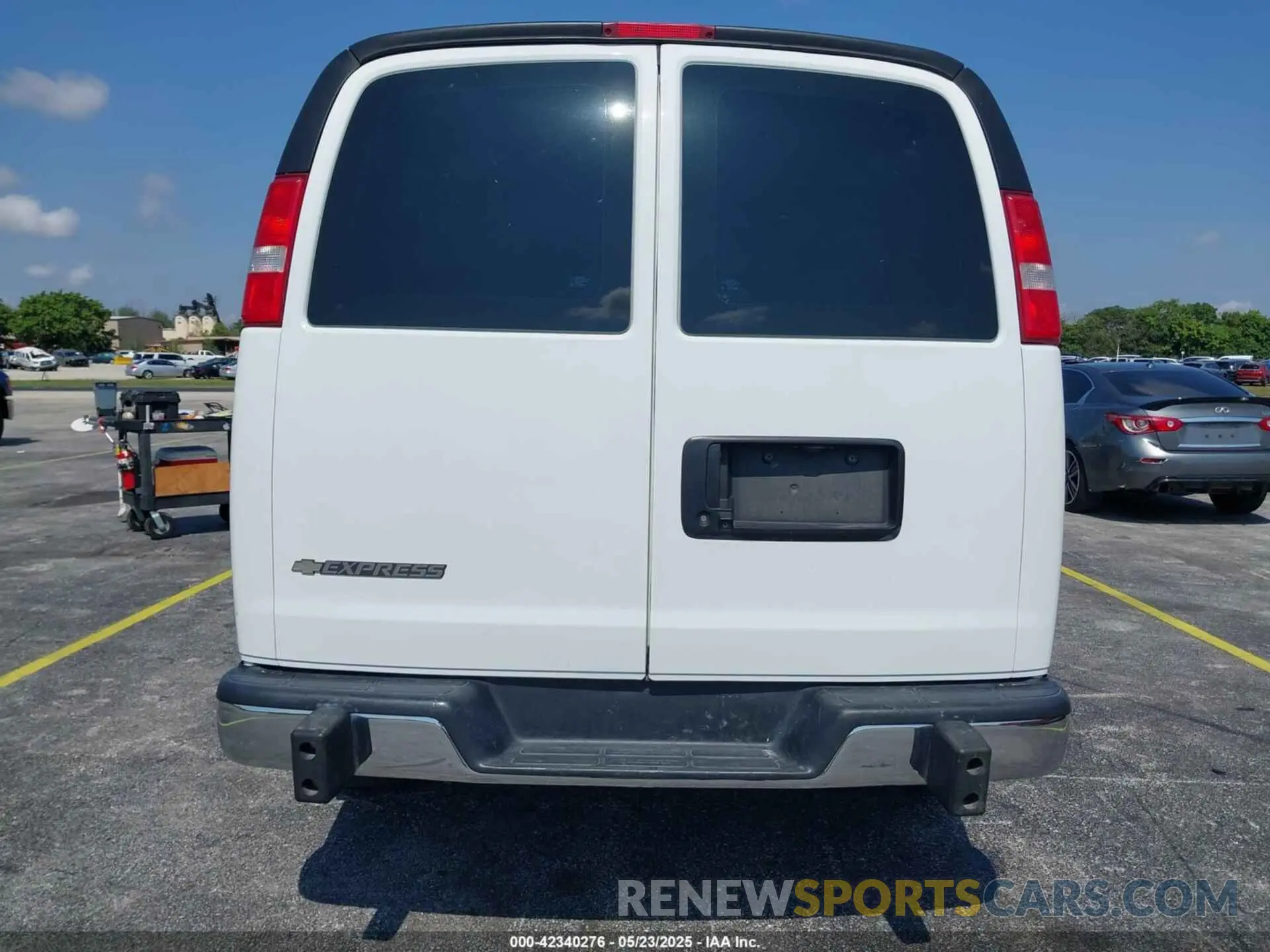 16 fotografías del automóvil dañado 1GCWGAFP2M1204749 CHEVROLET EXPRESS CARGO 2021