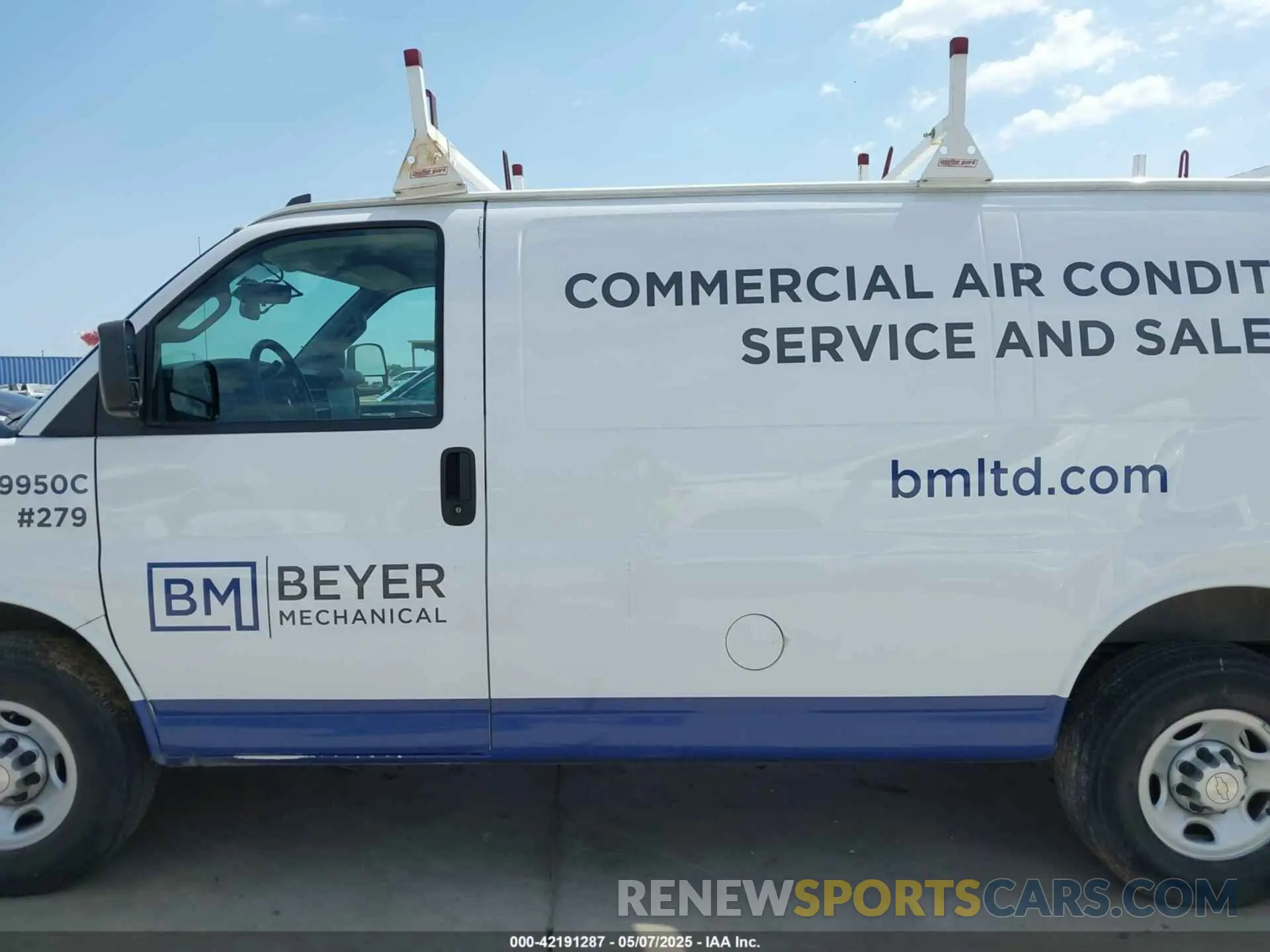 14 fotografías del automóvil dañado 1GCWGAFP2M1251909 CHEVROLET EXPRESS CARGO 2021
