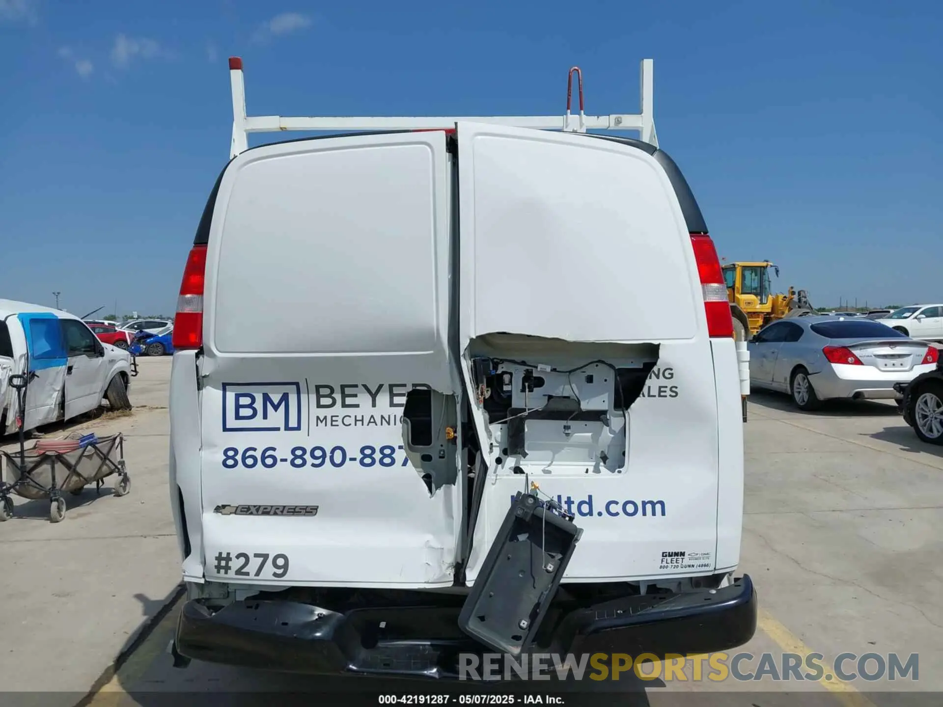 16 fotografías del automóvil dañado 1GCWGAFP2M1251909 CHEVROLET EXPRESS CARGO 2021