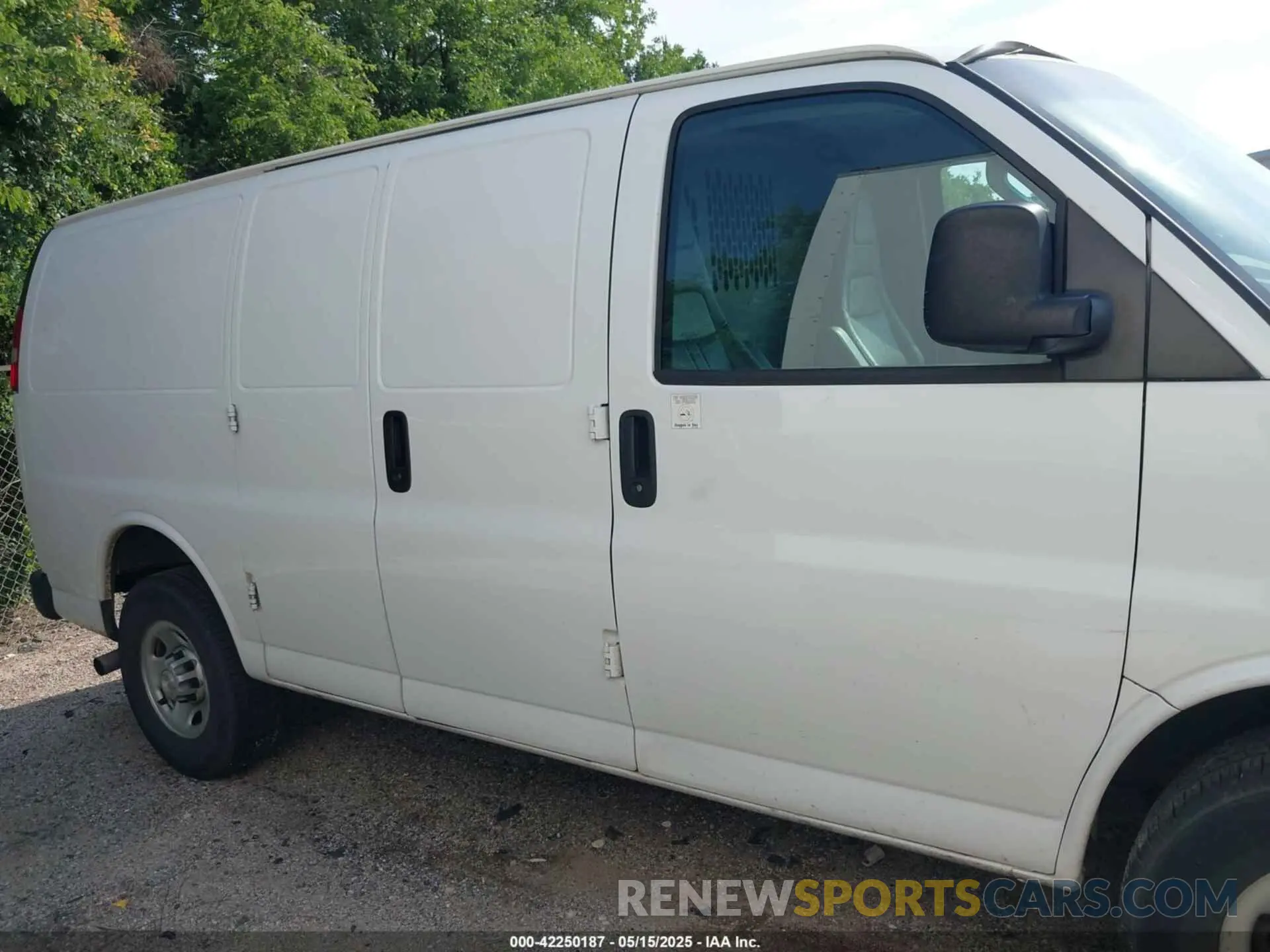 13 fotografías del automóvil dañado 1GCWGAFP4M1163055 CHEVROLET EXPRESS CARGO 2021