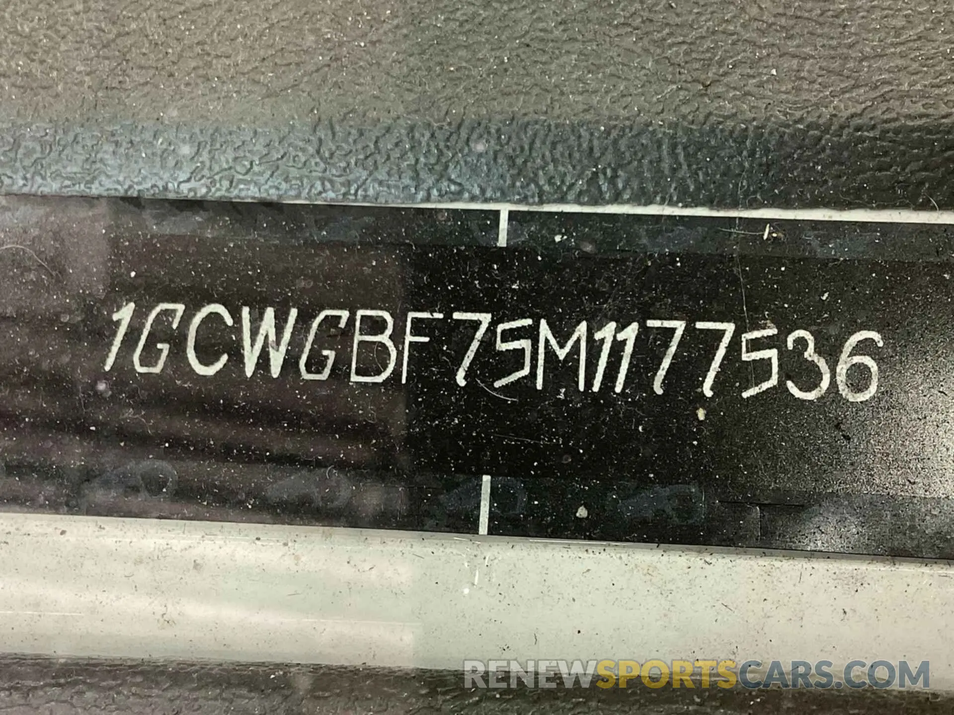 11 fotografías del automóvil dañado 1GCWGBF75M1177536 CHEVROLET EXPRESS CARGO 2021