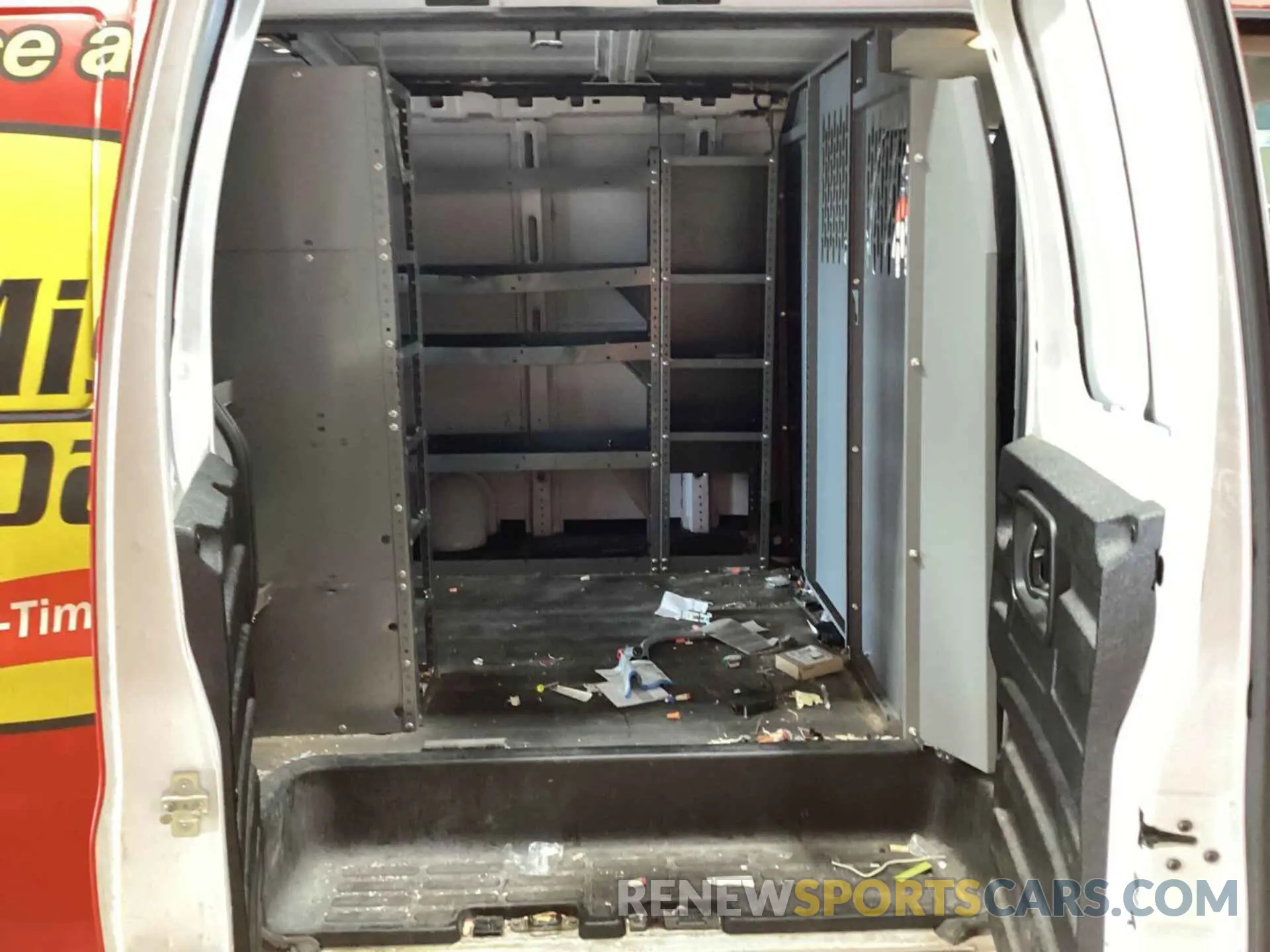 3 fotografías del automóvil dañado 1GCWGBF75M1177536 CHEVROLET EXPRESS CARGO 2021