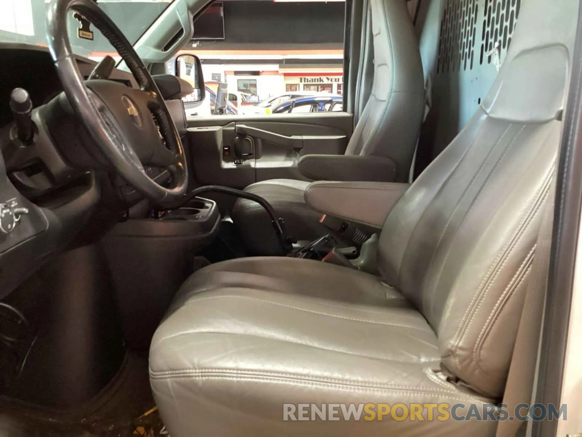 4 fotografías del automóvil dañado 1GCWGBF75M1177536 CHEVROLET EXPRESS CARGO 2021
