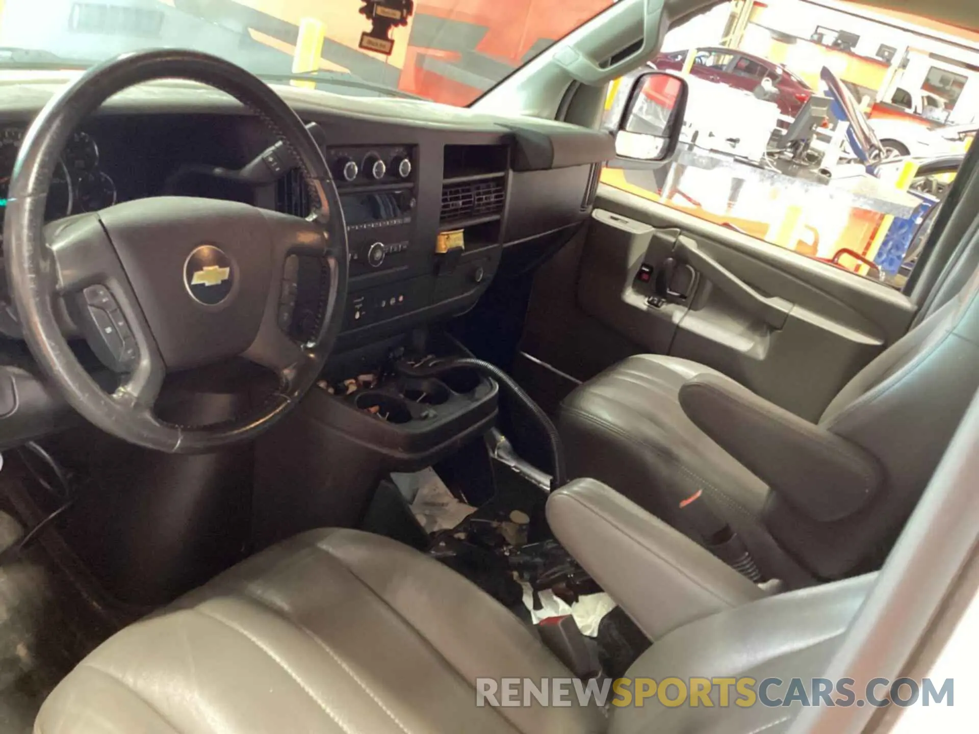 5 fotografías del automóvil dañado 1GCWGBF75M1177536 CHEVROLET EXPRESS CARGO 2021