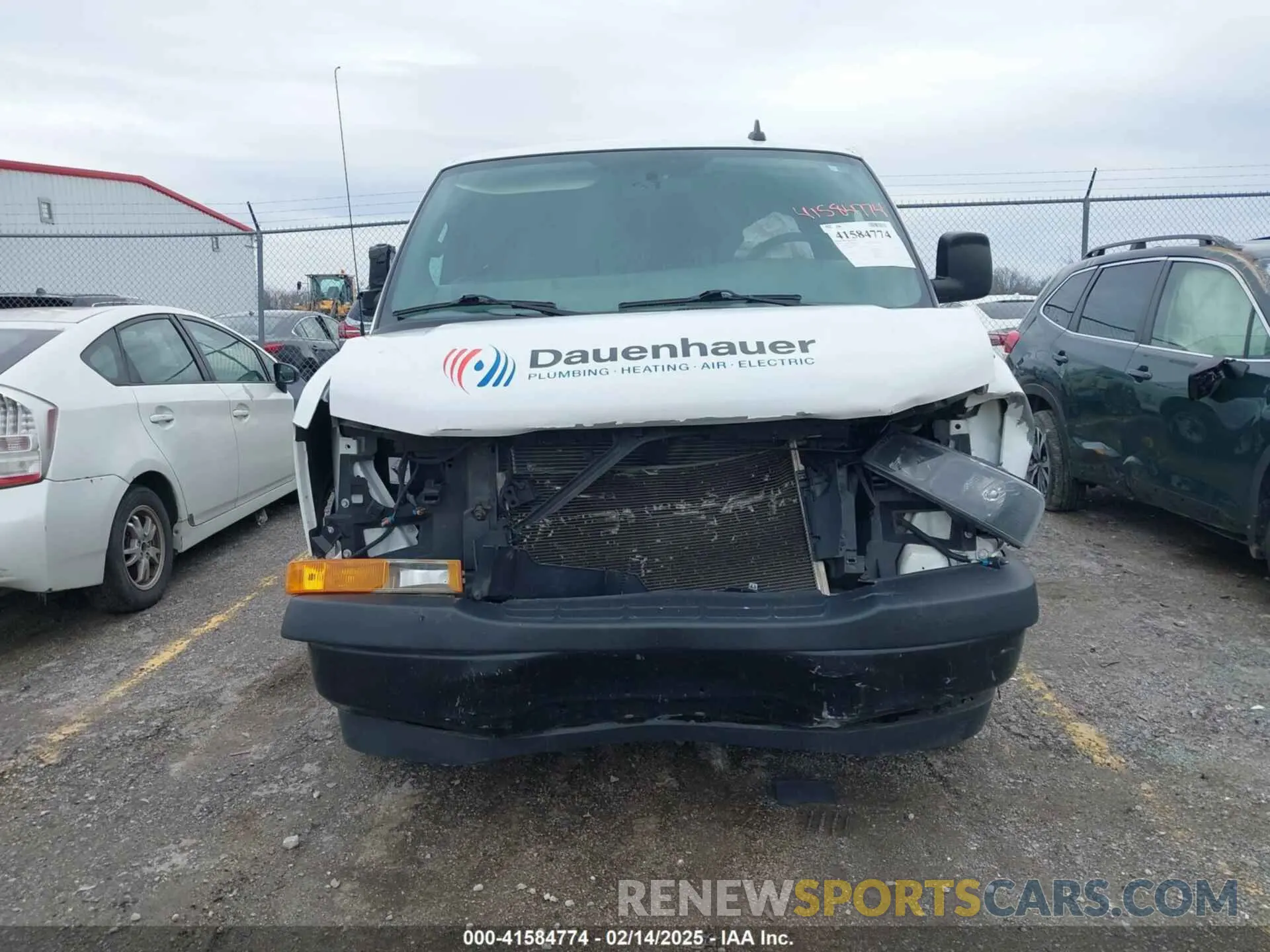 12 fotografías del automóvil dañado 1GCWGBFP1M1240017 CHEVROLET EXPRESS CARGO 2021