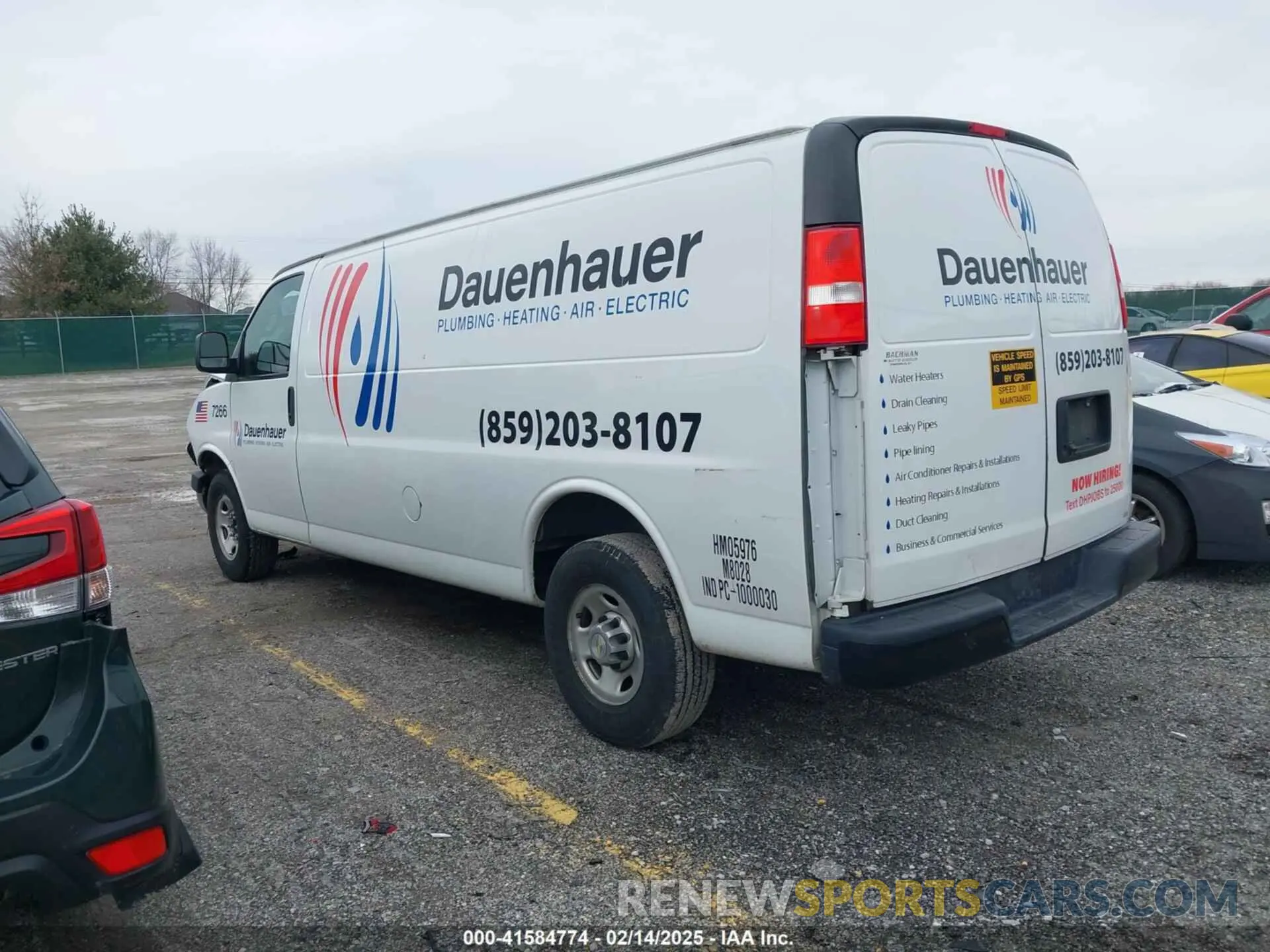 3 fotografías del automóvil dañado 1GCWGBFP1M1240017 CHEVROLET EXPRESS CARGO 2021