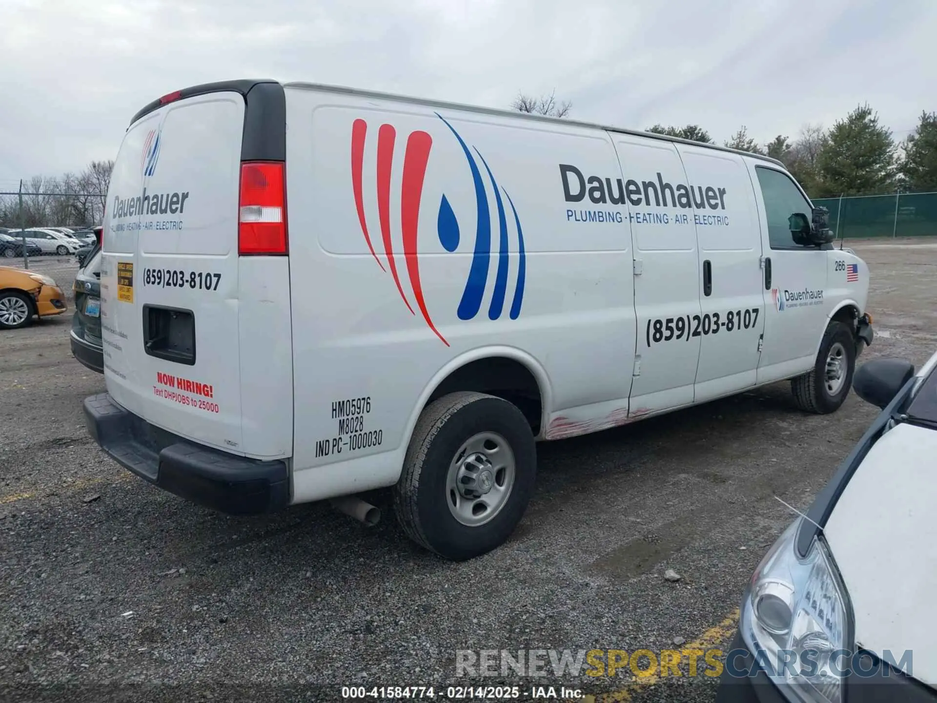 4 fotografías del automóvil dañado 1GCWGBFP1M1240017 CHEVROLET EXPRESS CARGO 2021