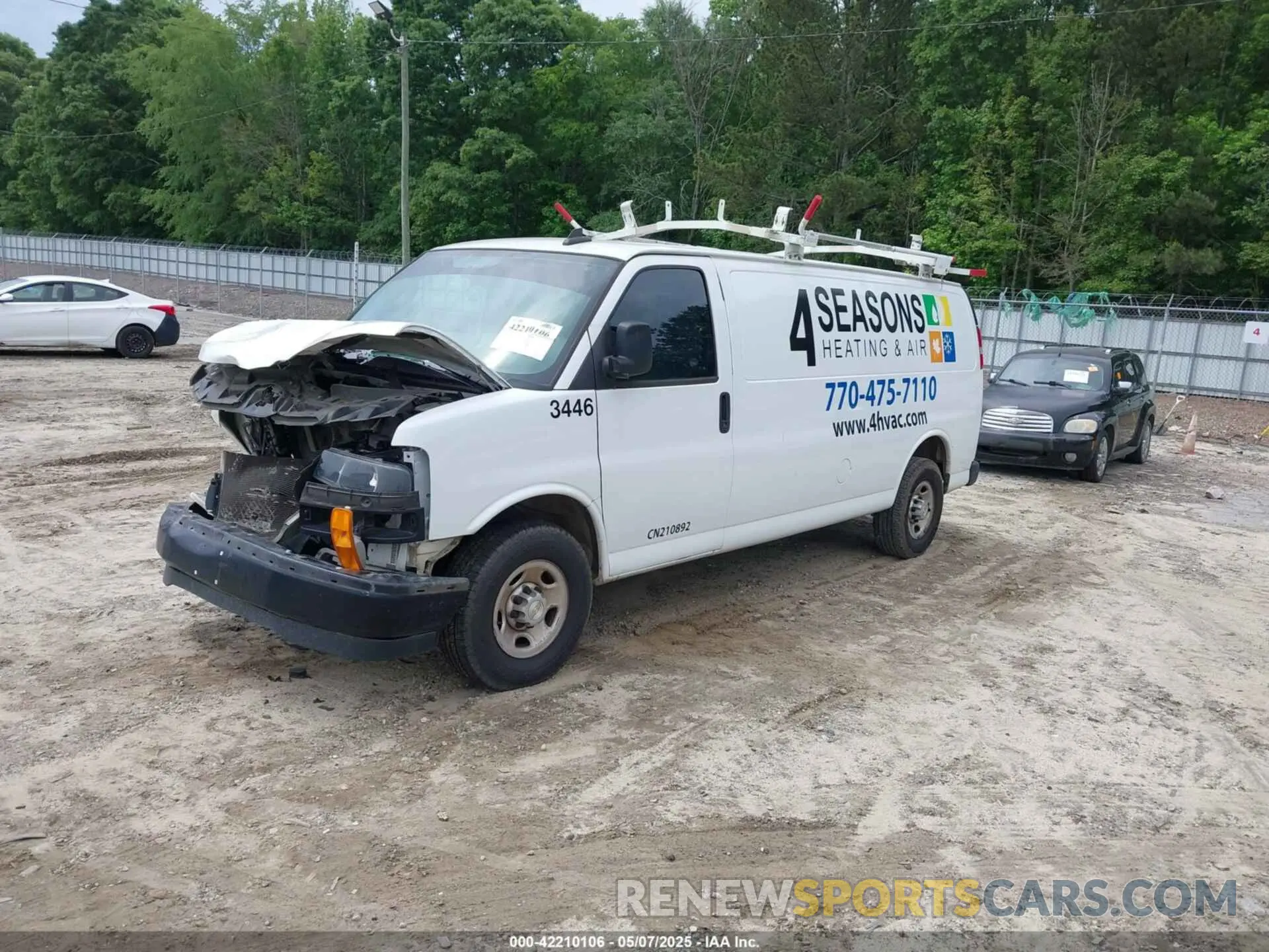 2 fotografías del automóvil dañado 1GCWGBFP3M1159701 CHEVROLET EXPRESS CARGO 2021