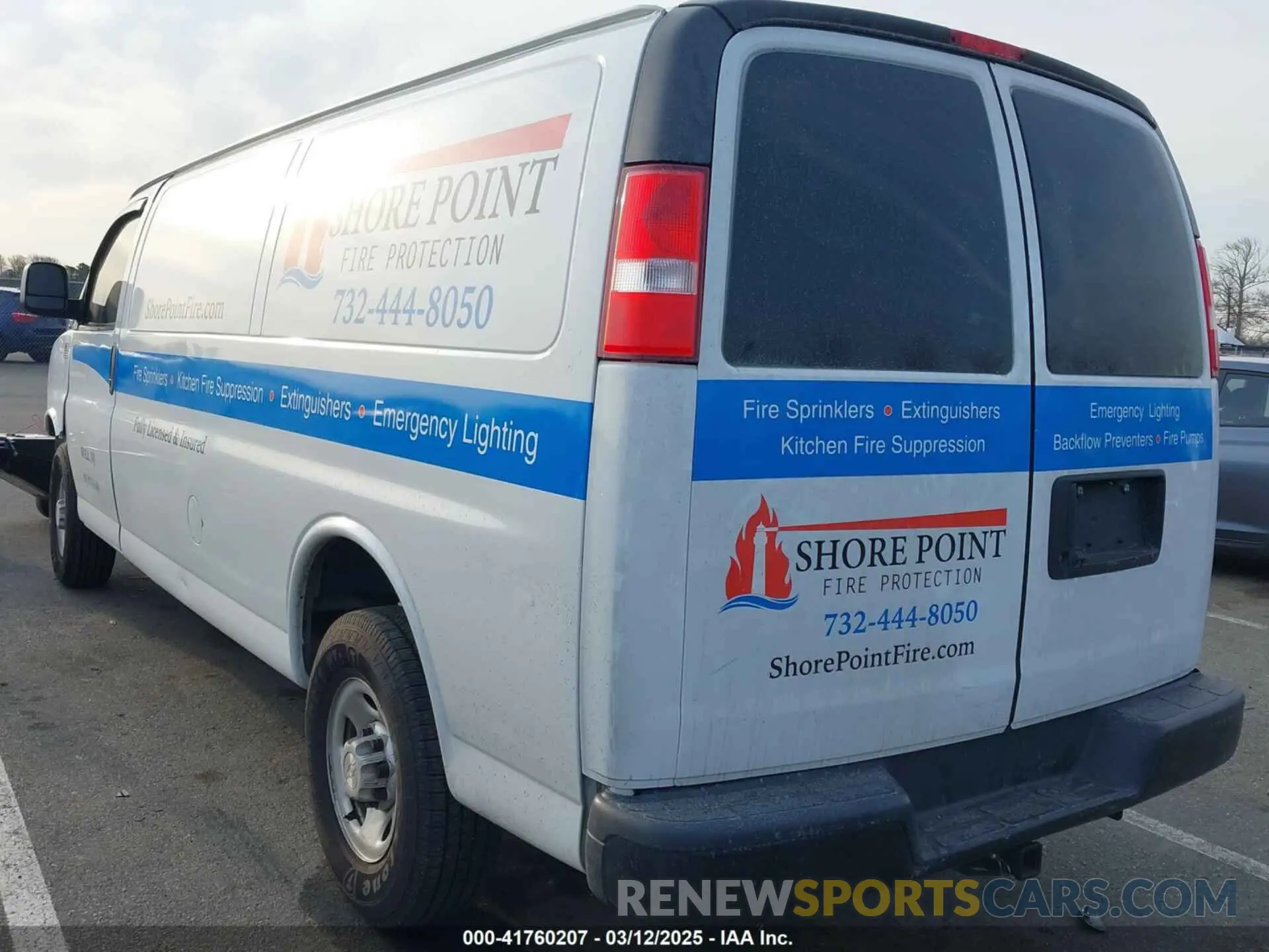 3 fotografías del automóvil dañado 1GCWGBFP4M1208968 CHEVROLET EXPRESS CARGO 2021