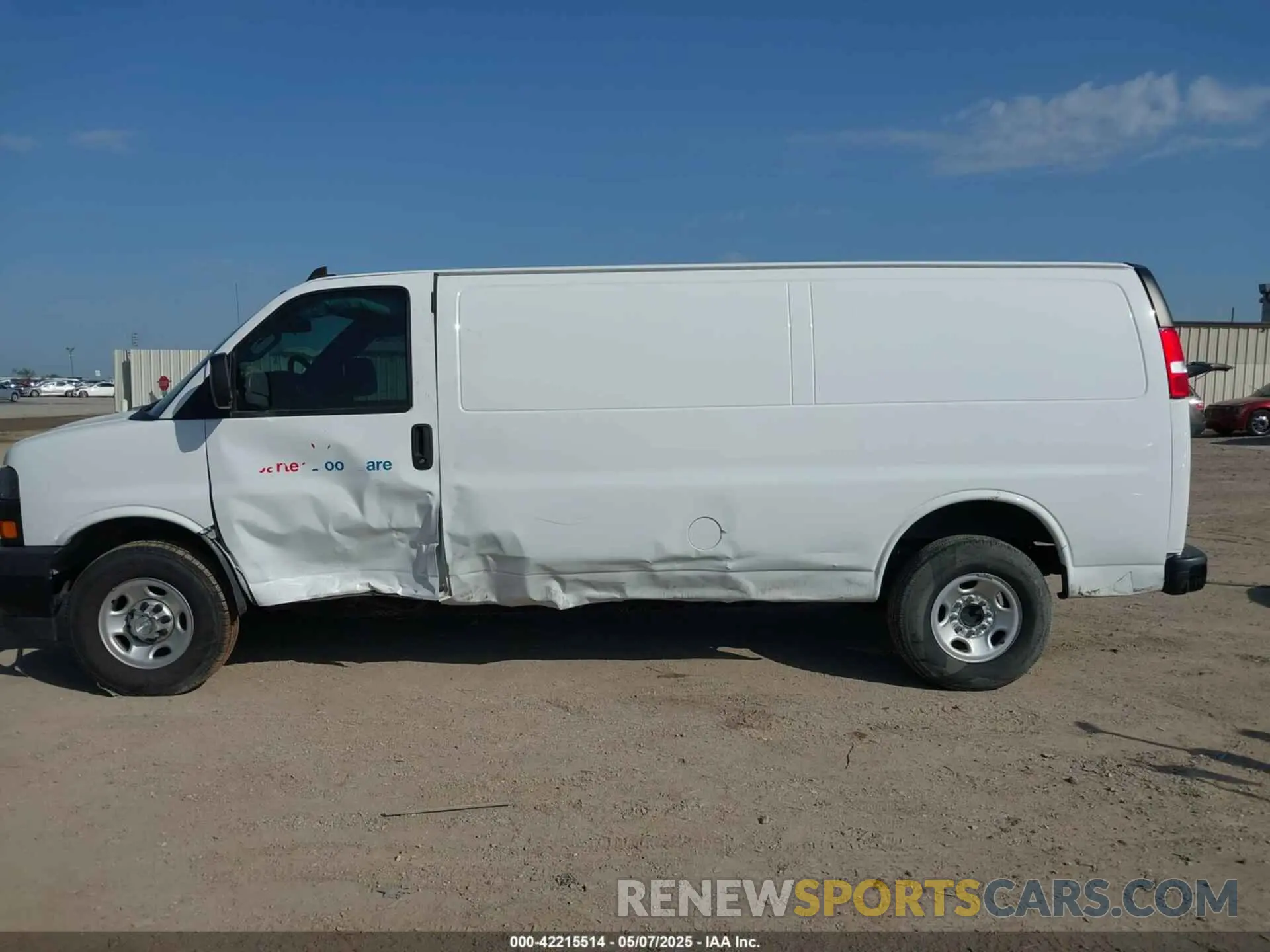 14 fotografías del automóvil dañado 1GCWGBFP4M1286795 CHEVROLET EXPRESS CARGO 2021