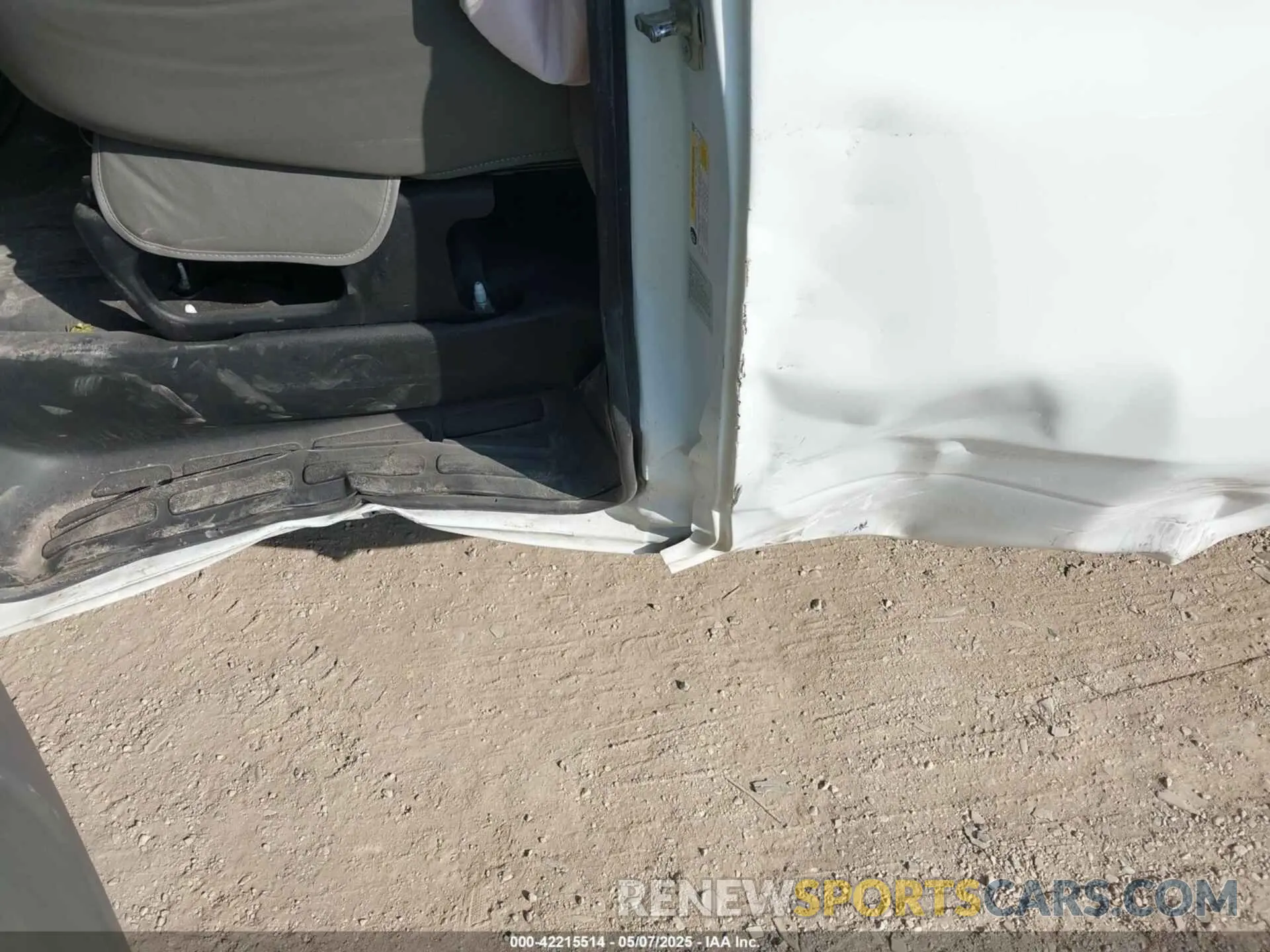 6 fotografías del automóvil dañado 1GCWGBFP4M1286795 CHEVROLET EXPRESS CARGO 2021