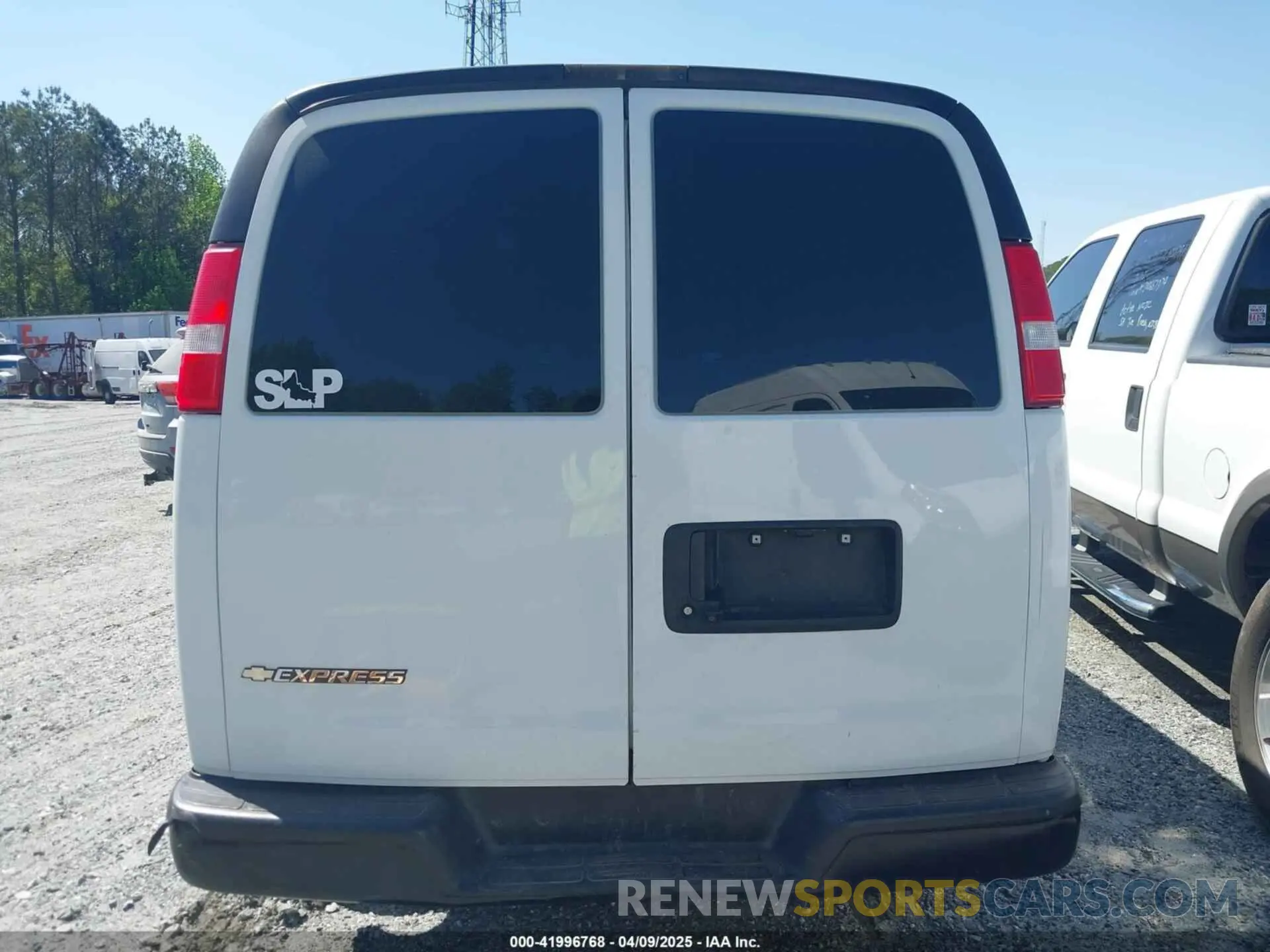 15 fotografías del automóvil dañado 1GCWGBFP6M1256777 CHEVROLET EXPRESS CARGO 2021