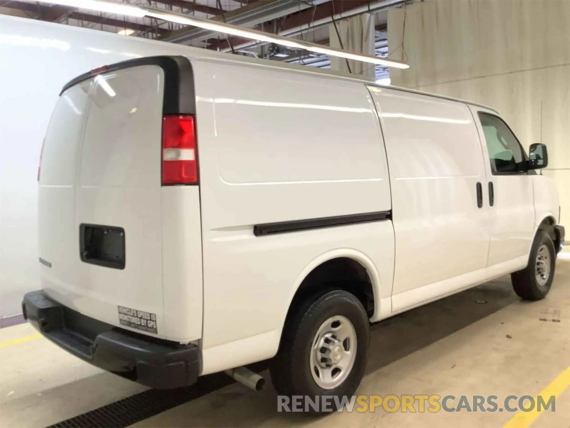 5 fotografías del automóvil dañado 1GCWGAFP1N1271893 CHEVROLET EXPRESS CARGO 2022