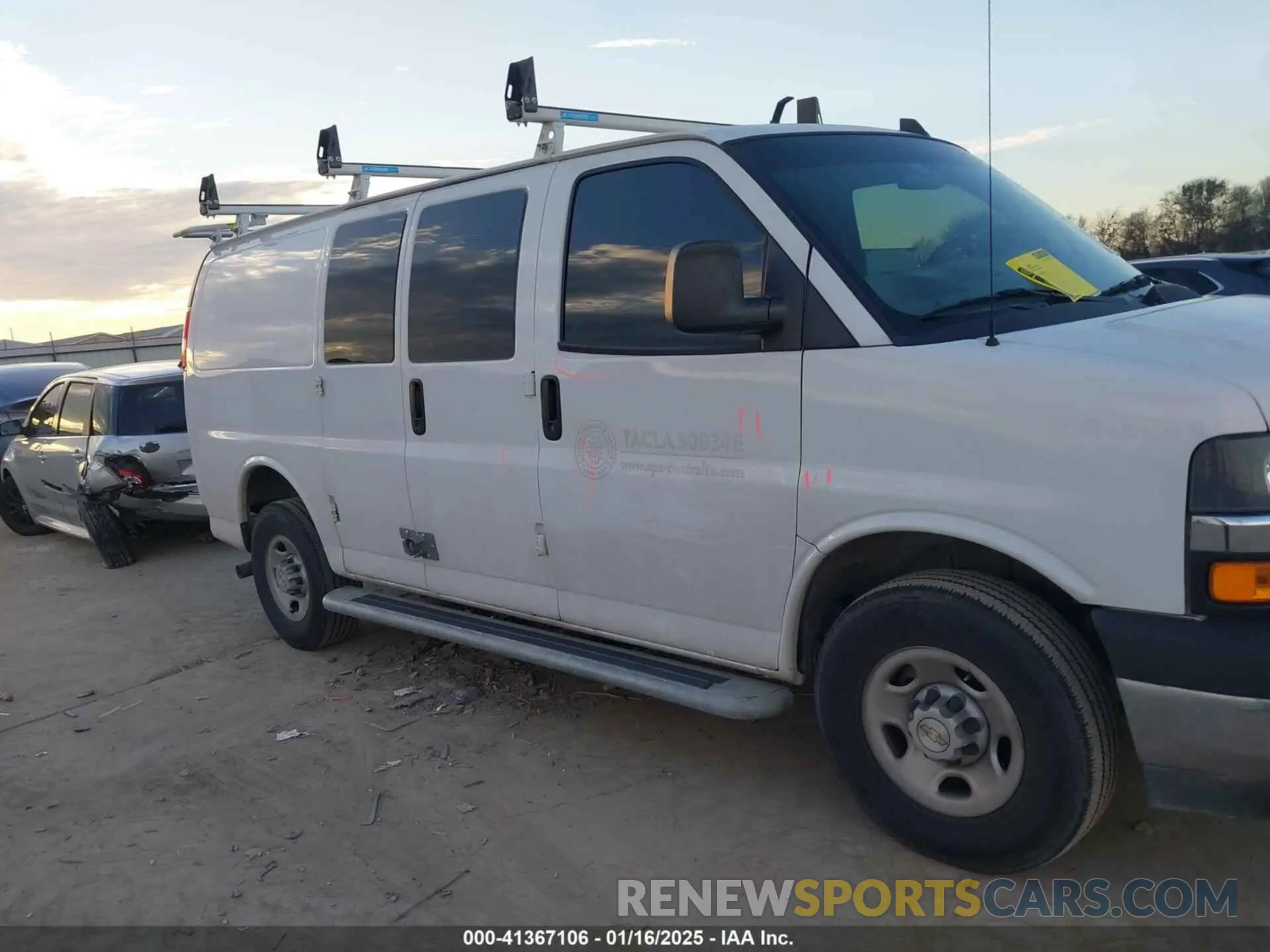 13 fotografías del automóvil dañado 1GCWGAFP2N1158776 CHEVROLET EXPRESS CARGO 2022