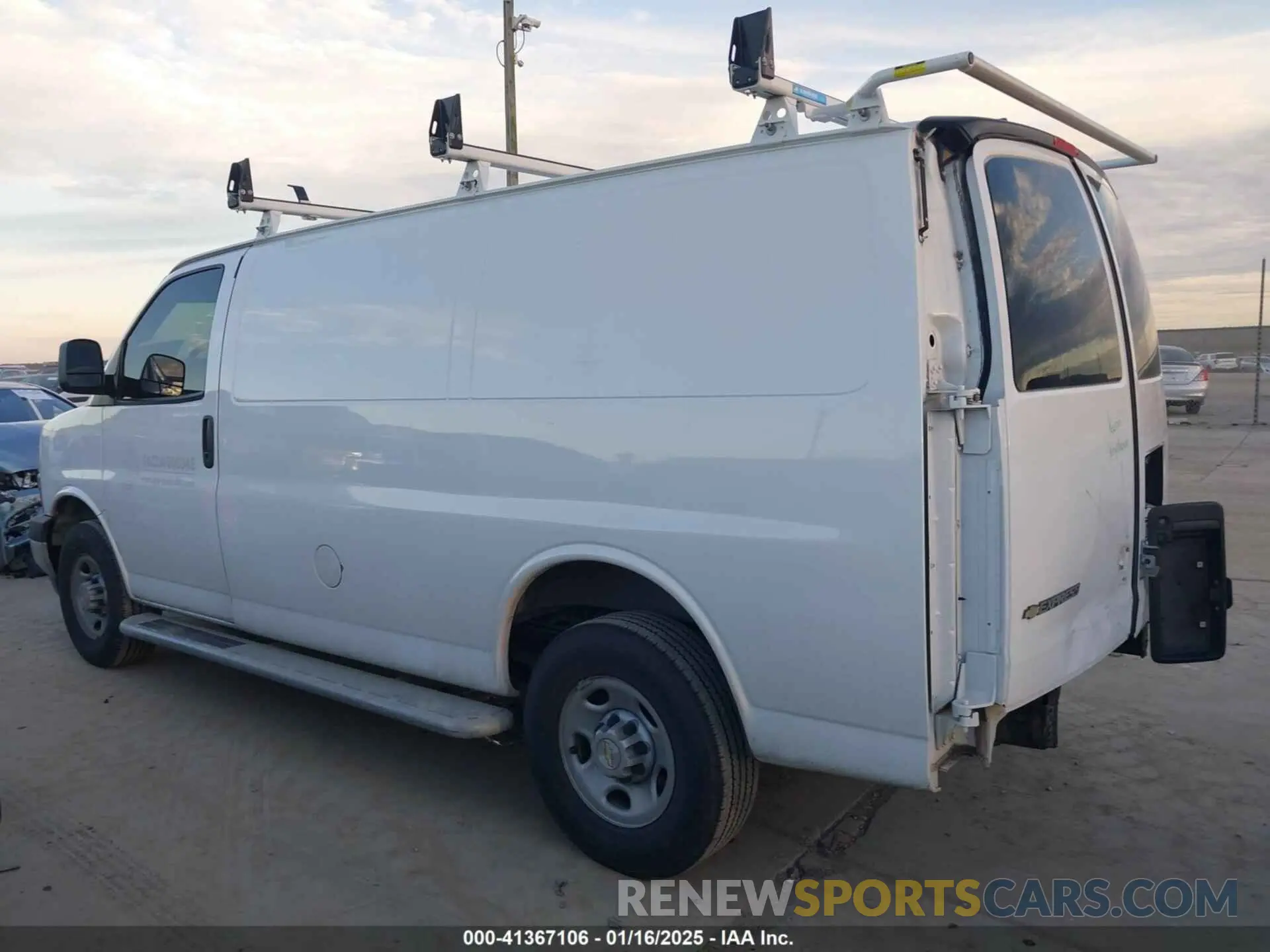 14 fotografías del automóvil dañado 1GCWGAFP2N1158776 CHEVROLET EXPRESS CARGO 2022