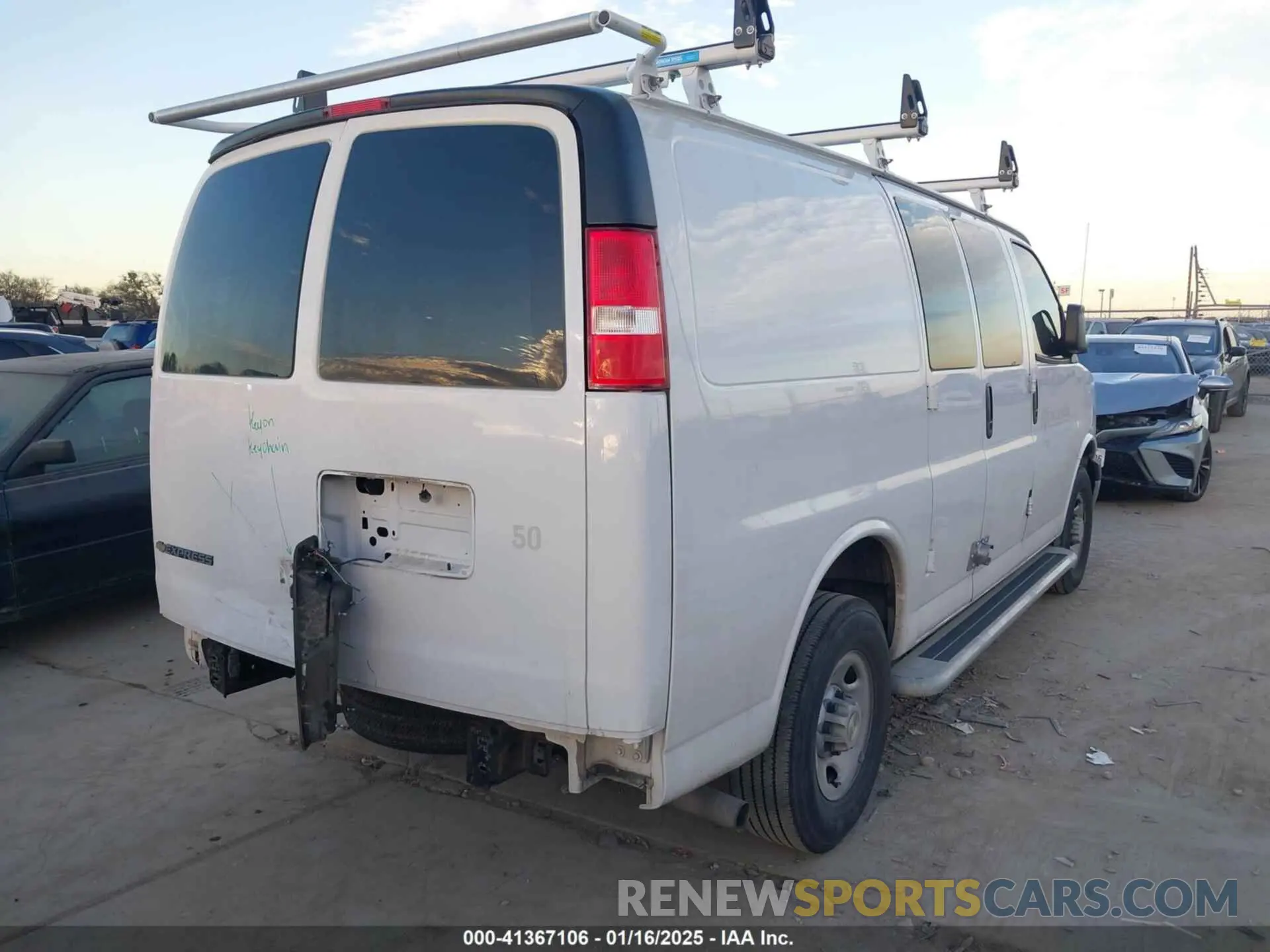 4 fotografías del automóvil dañado 1GCWGAFP2N1158776 CHEVROLET EXPRESS CARGO 2022
