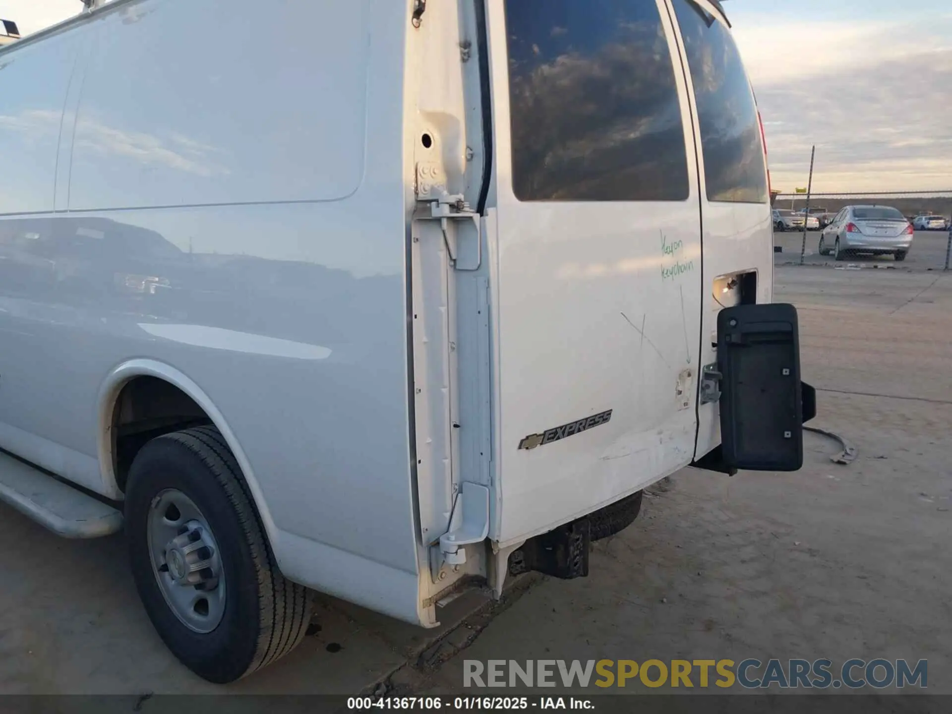 6 fotografías del automóvil dañado 1GCWGAFP2N1158776 CHEVROLET EXPRESS CARGO 2022