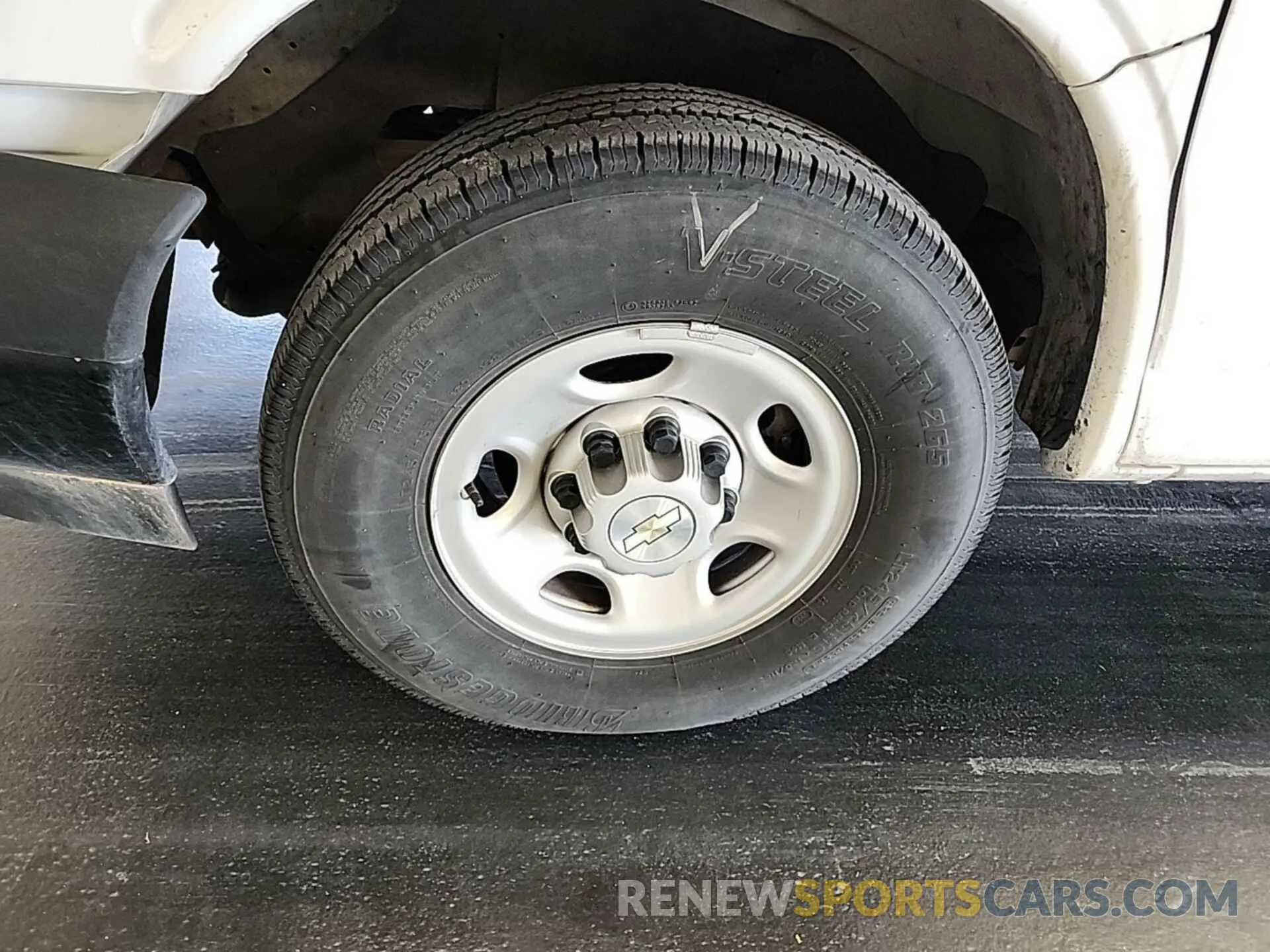 5 fotografías del automóvil dañado 1GCWGAFP8N1271163 CHEVROLET EXPRESS CARGO 2022