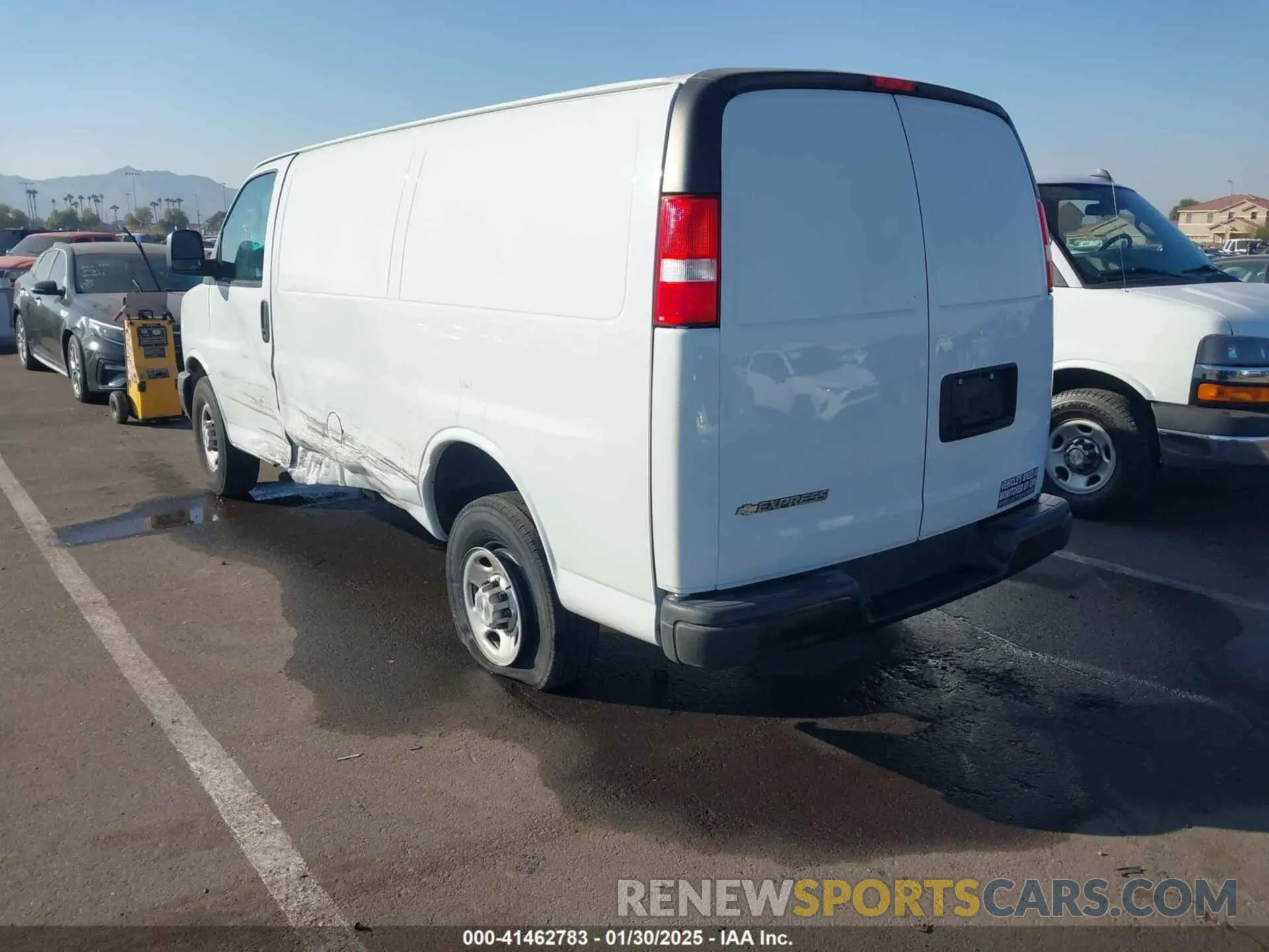 3 fotografías del automóvil dañado 1GCWGAFP9N1261774 CHEVROLET EXPRESS CARGO 2022