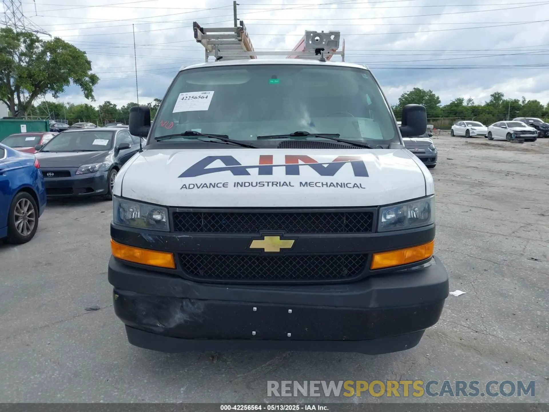 12 fotografías del automóvil dañado 1GCWGAFPXN1281984 CHEVROLET EXPRESS CARGO 2022