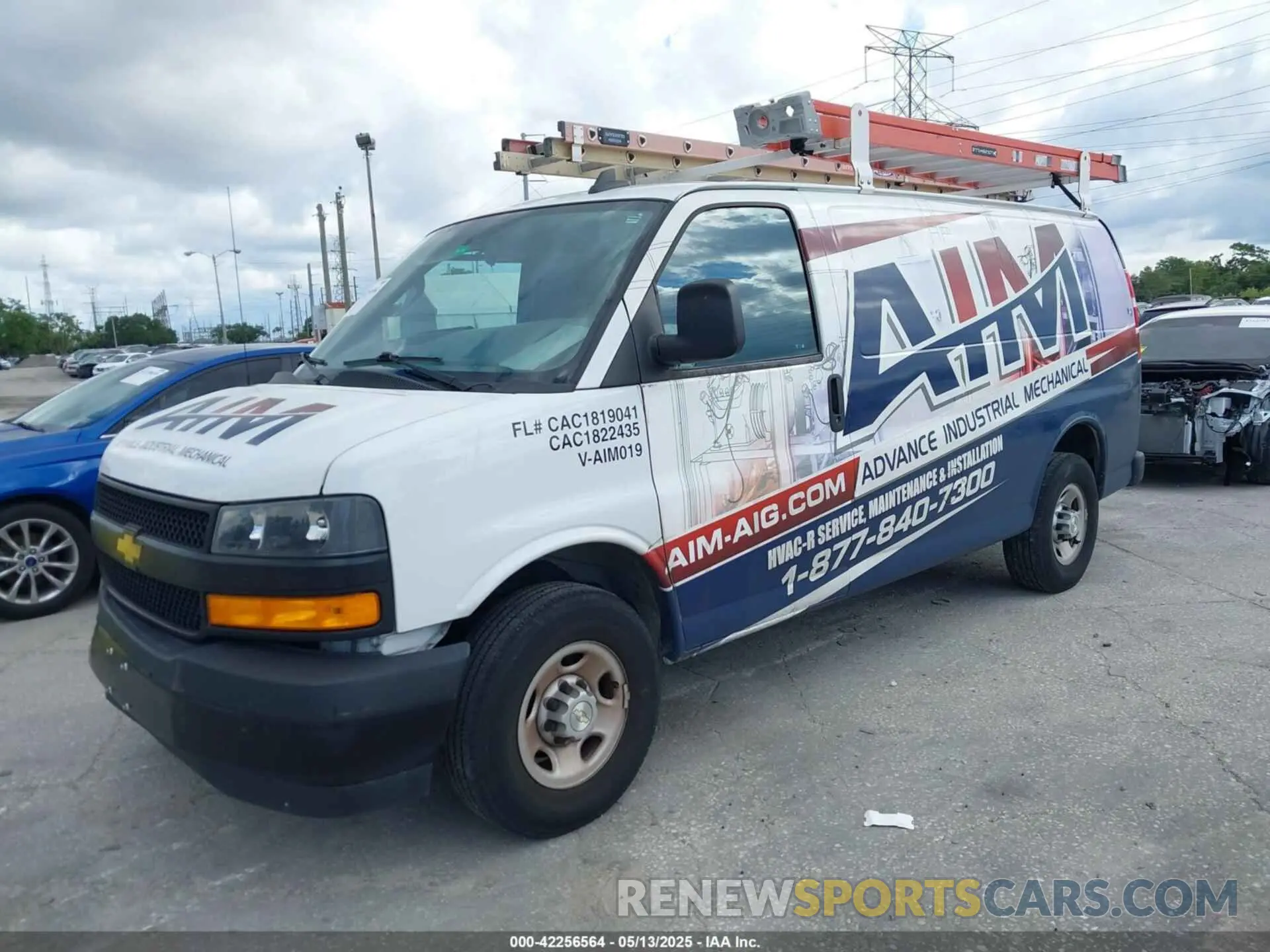 2 fotografías del automóvil dañado 1GCWGAFPXN1281984 CHEVROLET EXPRESS CARGO 2022