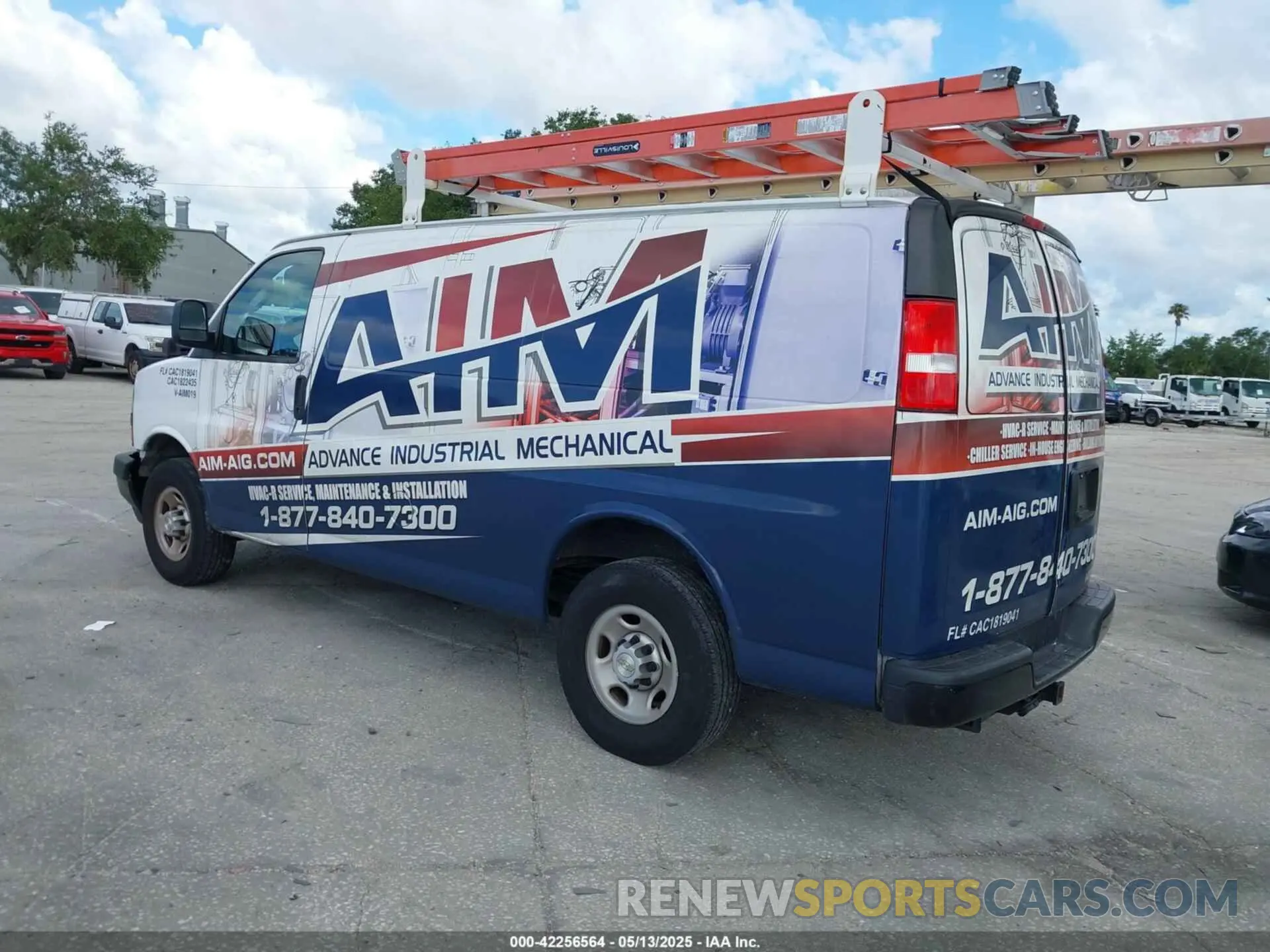 3 fotografías del automóvil dañado 1GCWGAFPXN1281984 CHEVROLET EXPRESS CARGO 2022