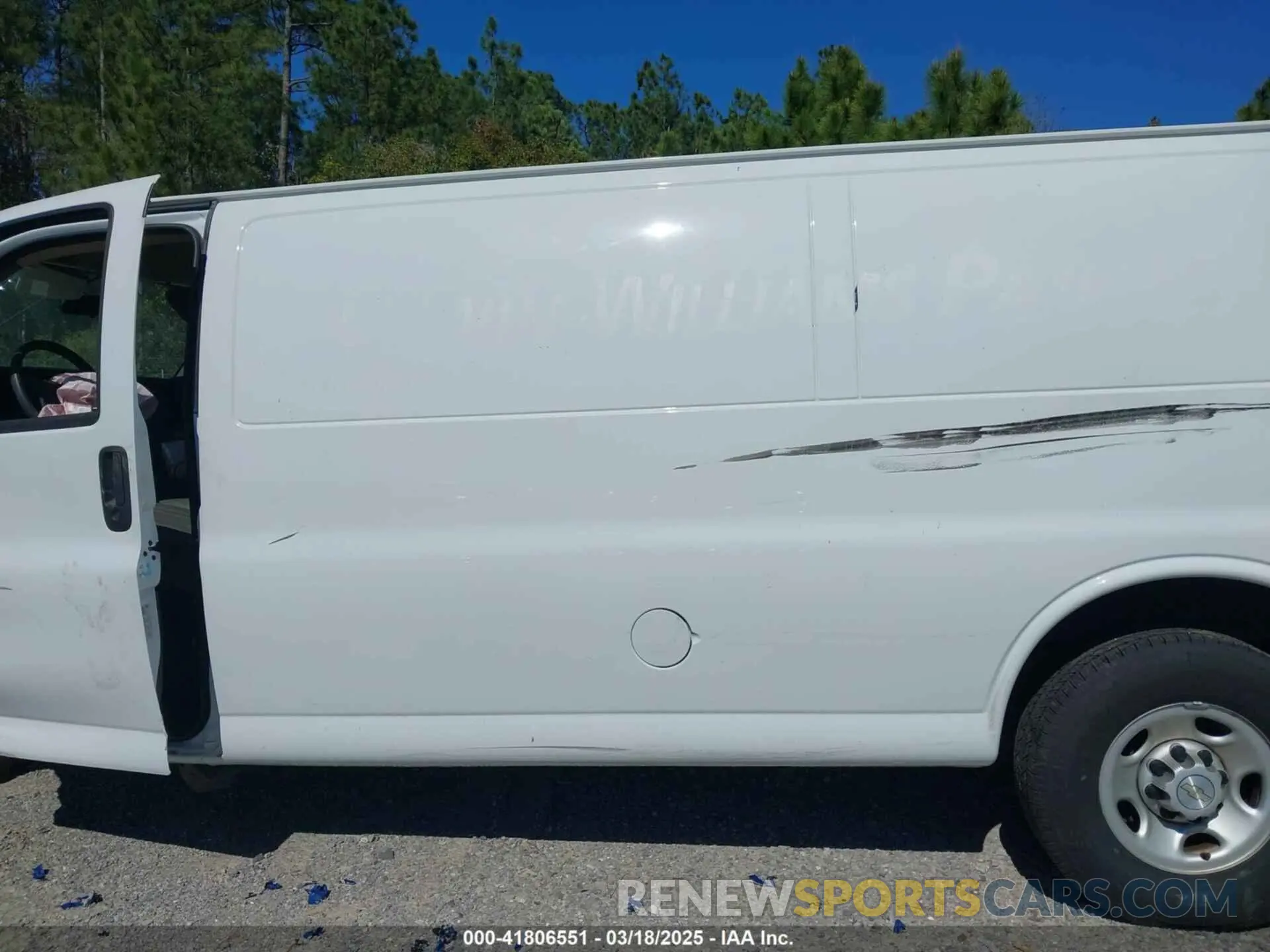 15 fotografías del automóvil dañado 1GCWGBFP5N1217177 CHEVROLET EXPRESS CARGO 2022